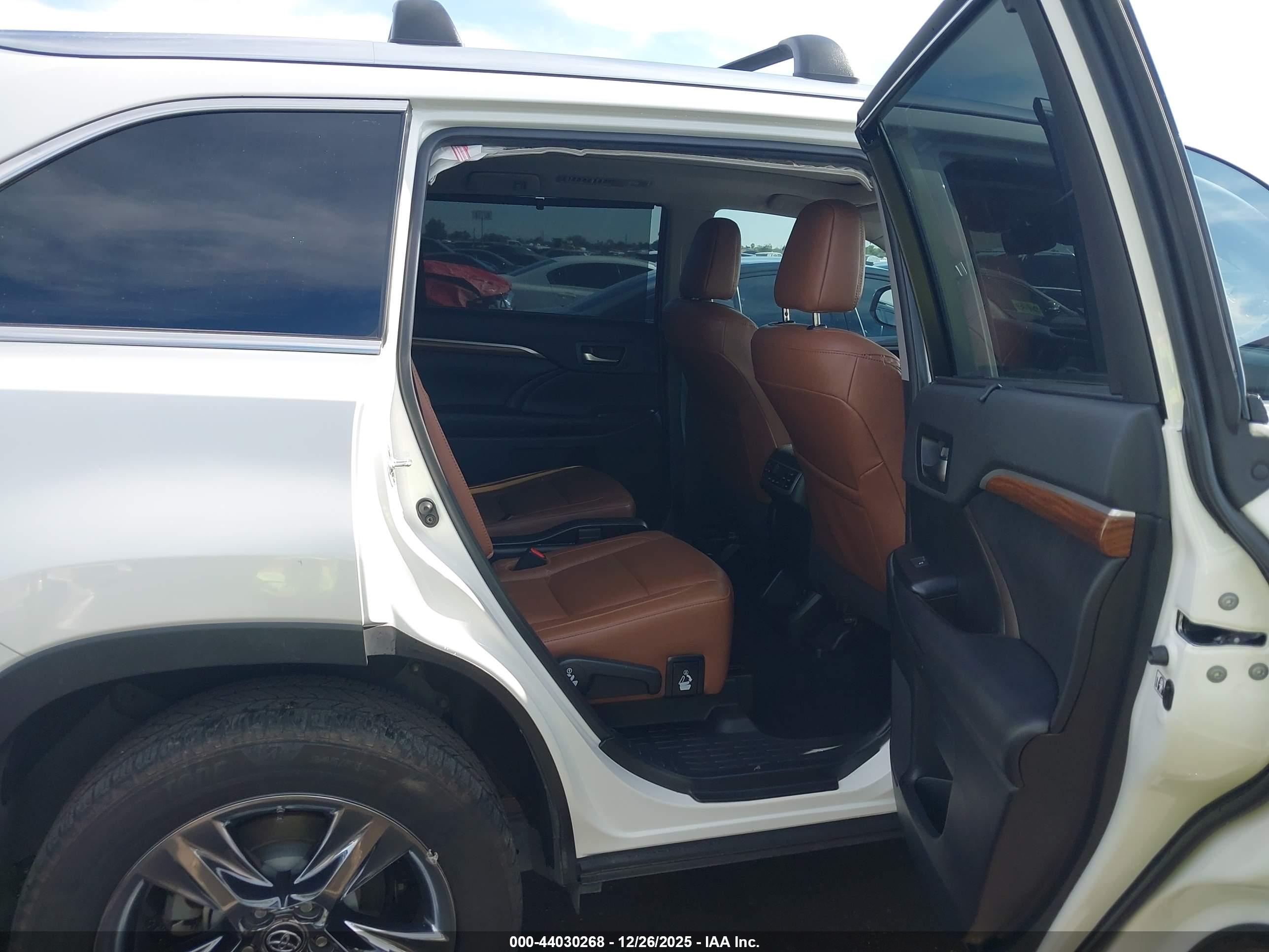 TOYOTA HIGHLANDER image 8