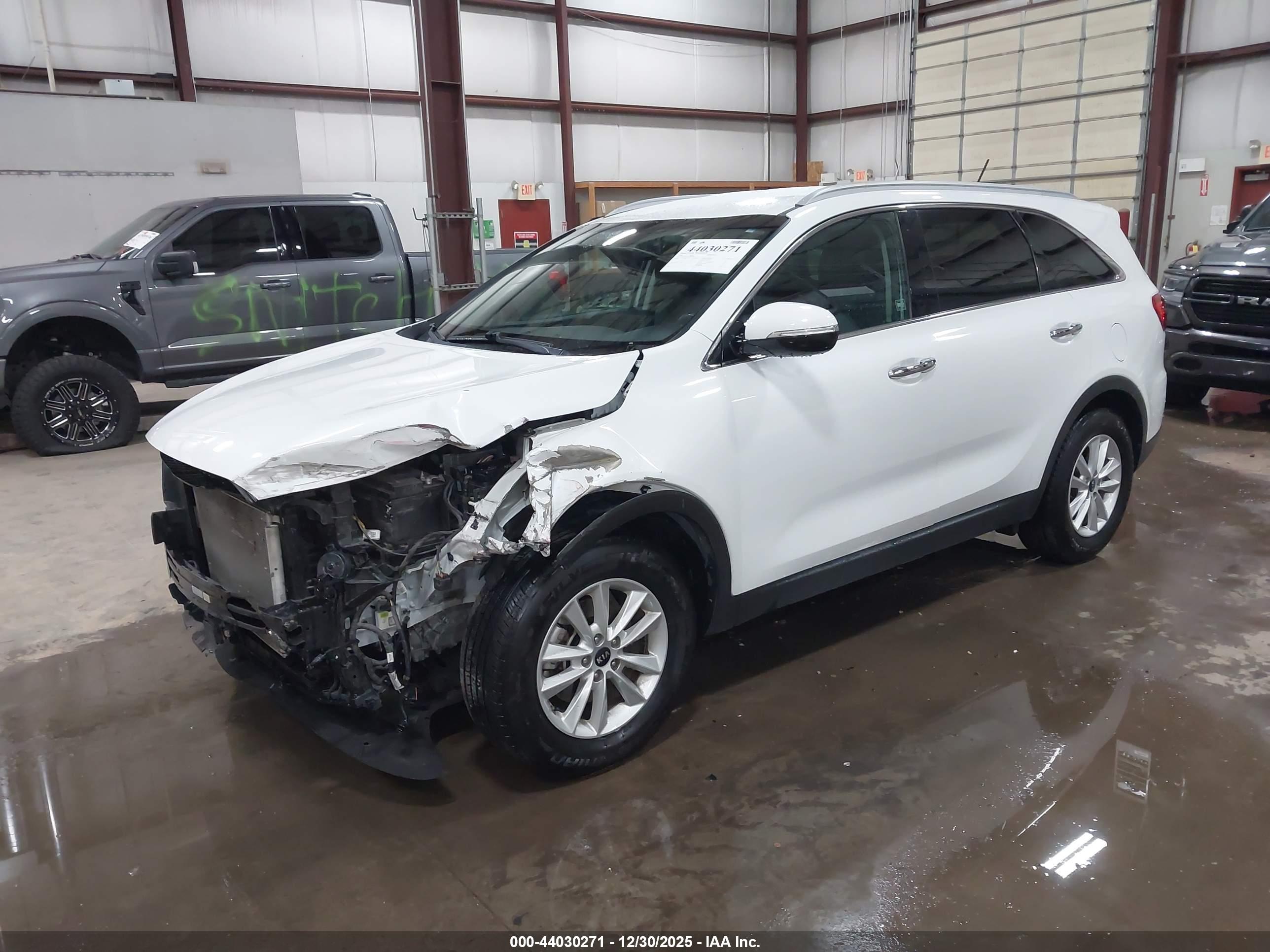 KIA SORENTO image 2