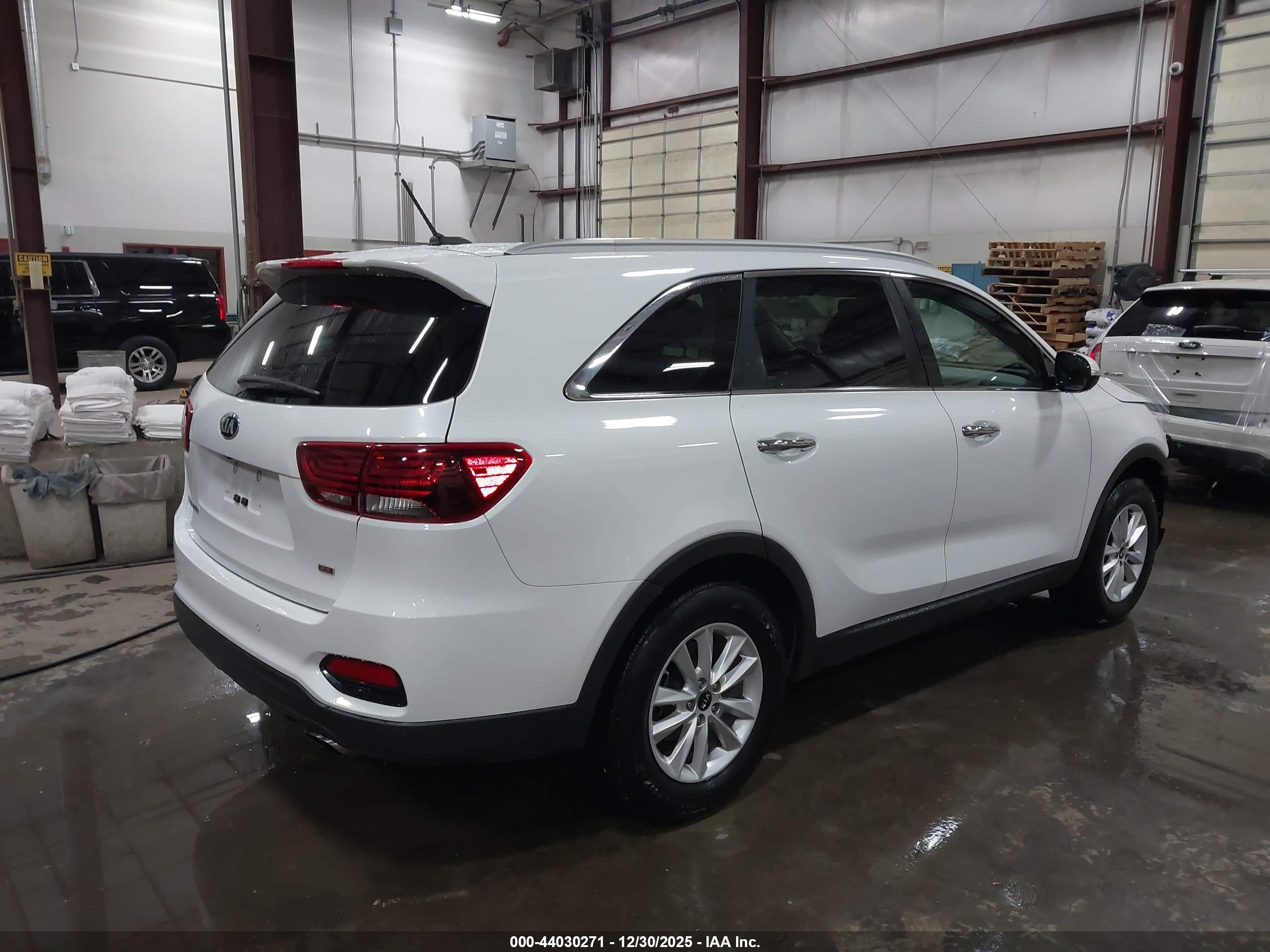 KIA SORENTO image 4