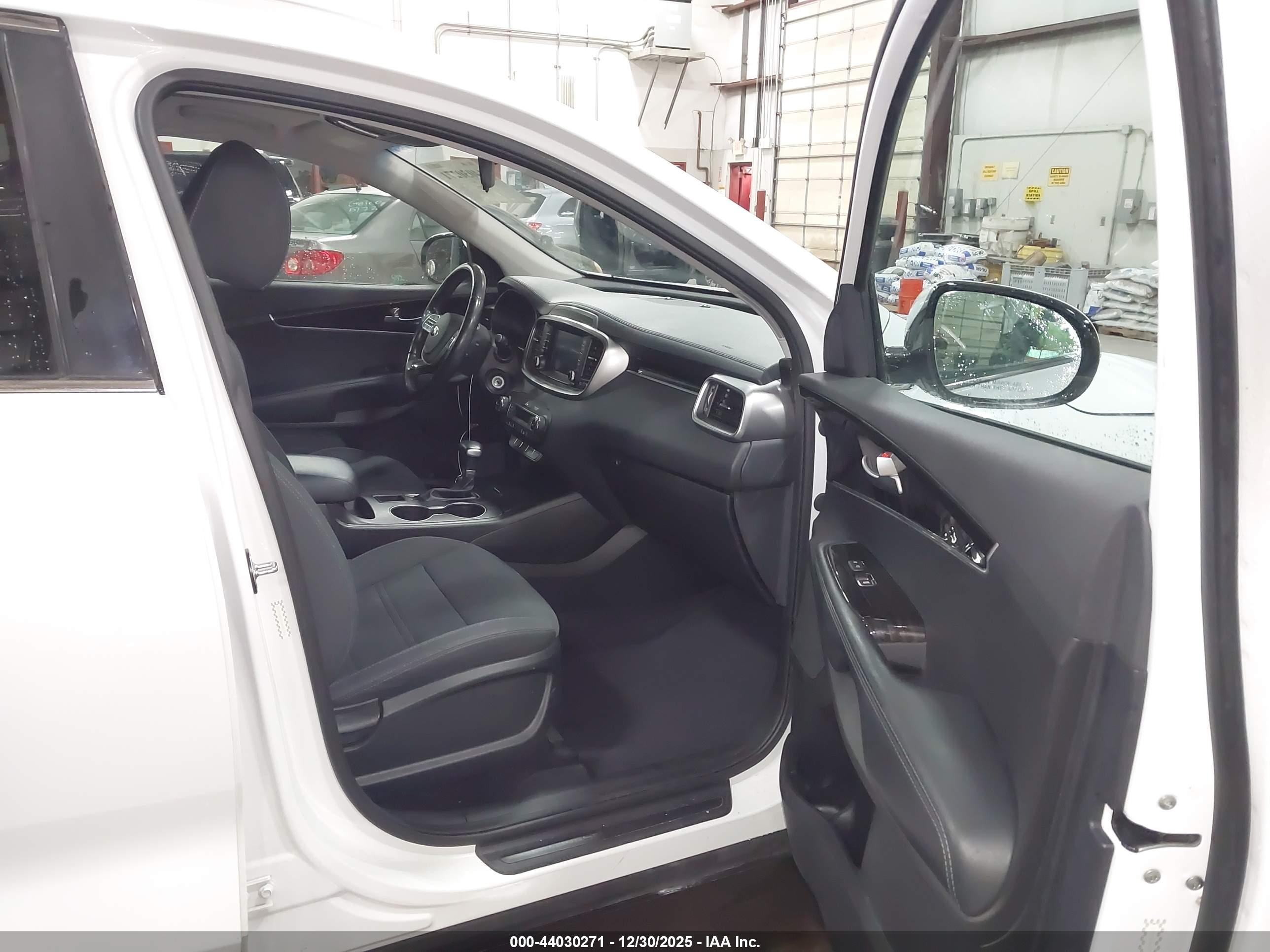 KIA SORENTO image 5
