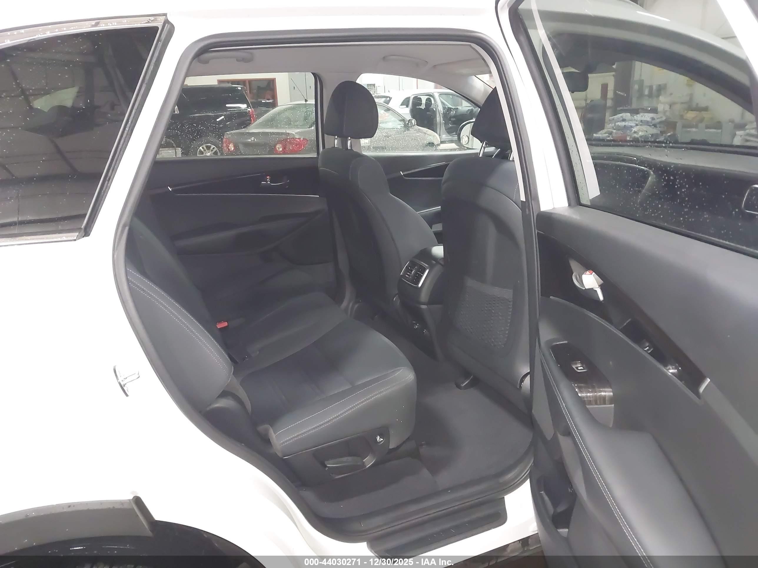 KIA SORENTO image 8
