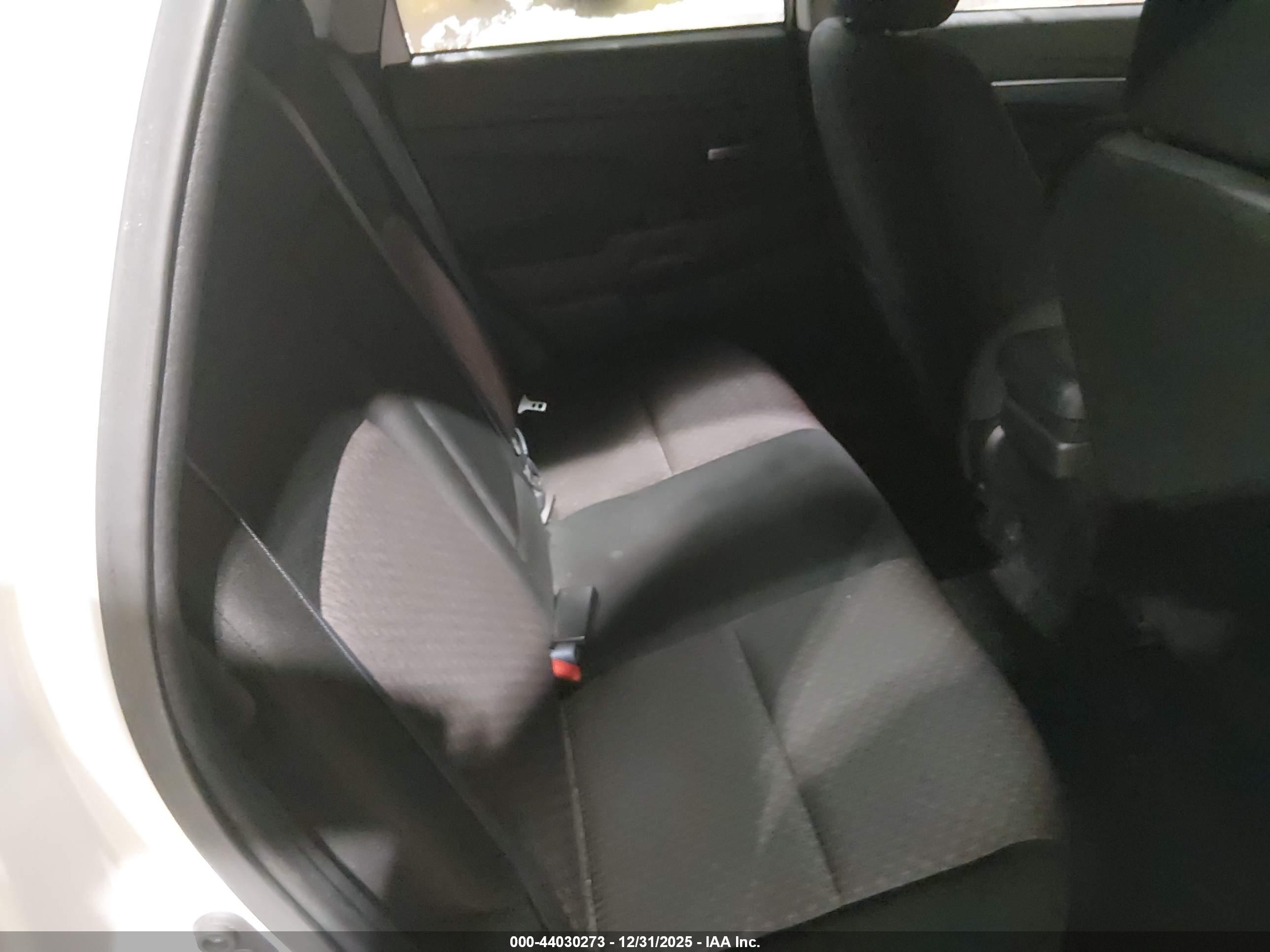 MITSUBISHI OUTLANDER image 8