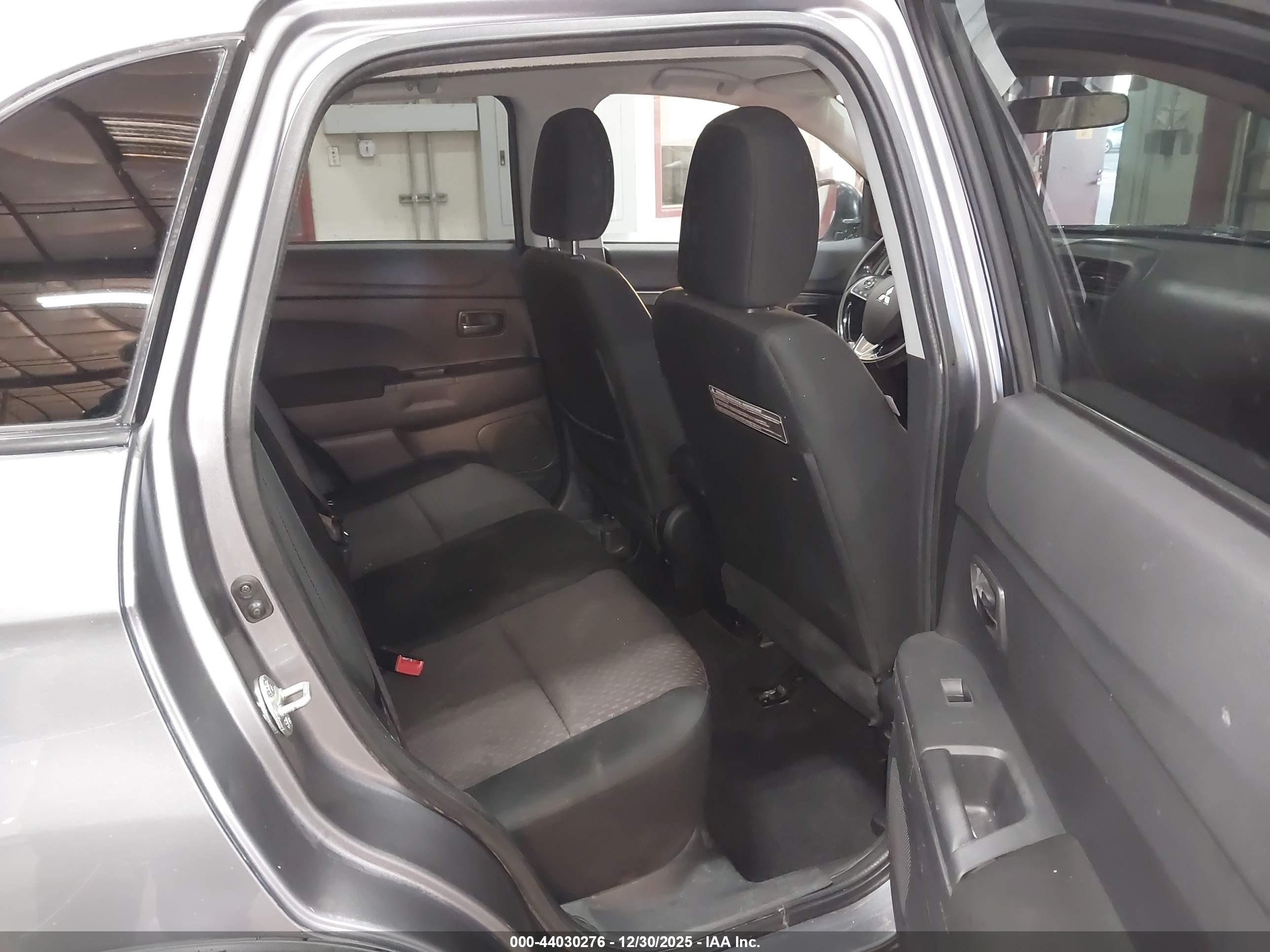MITSUBISHI OUTLANDER image 8