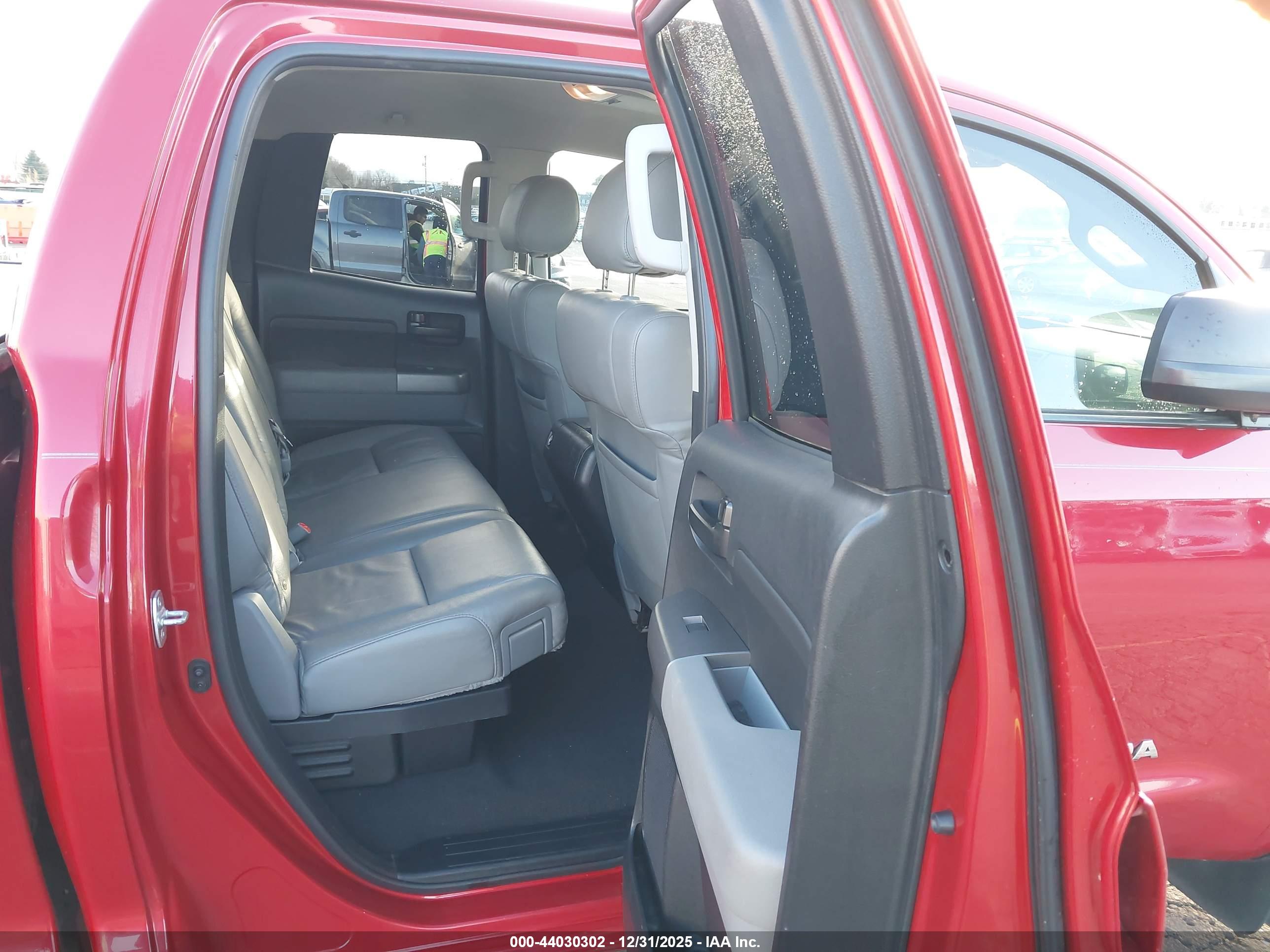 TOYOTA TUNDRA image 8