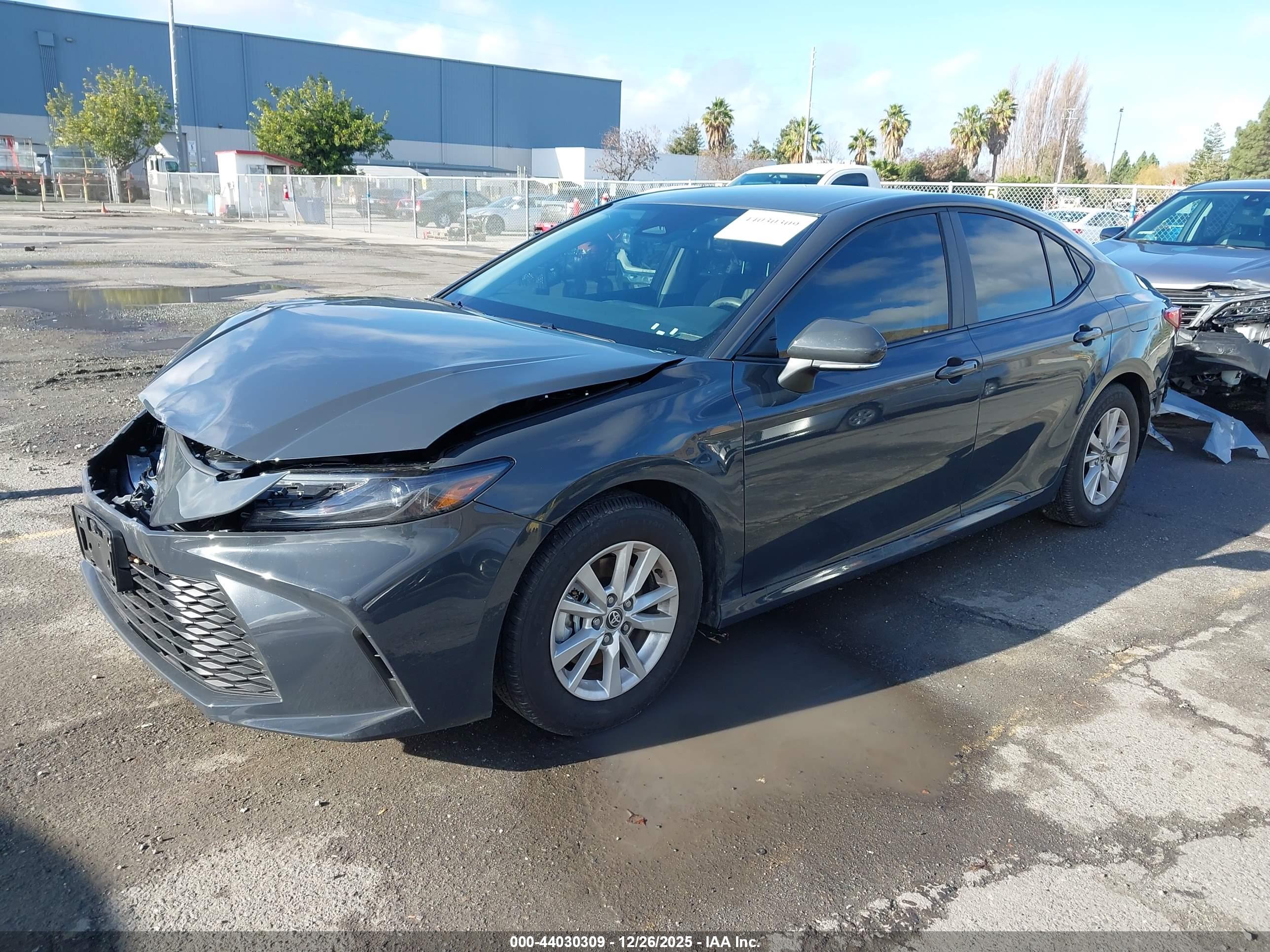 TOYOTA CAMRY image 2