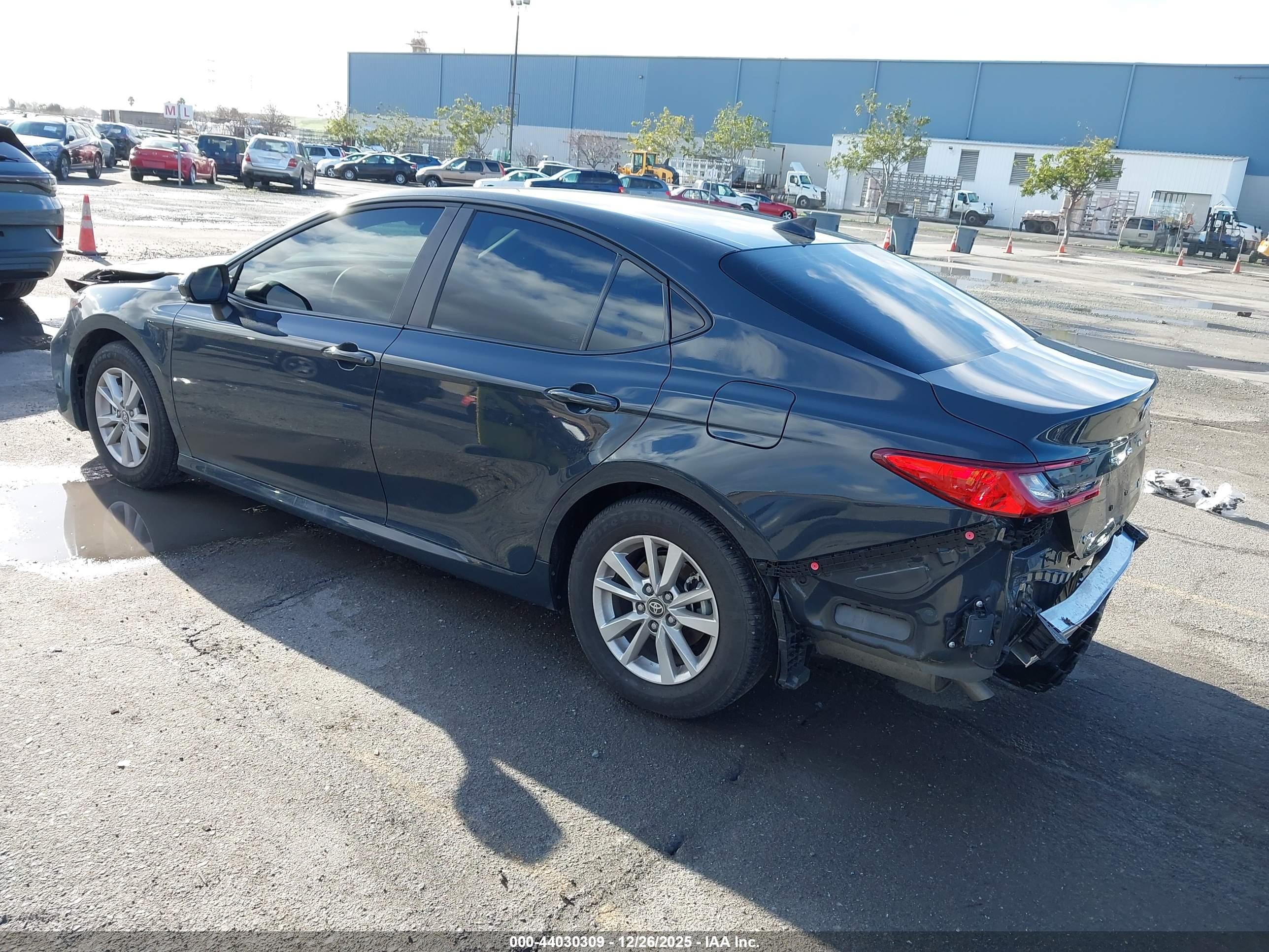 TOYOTA CAMRY image 3