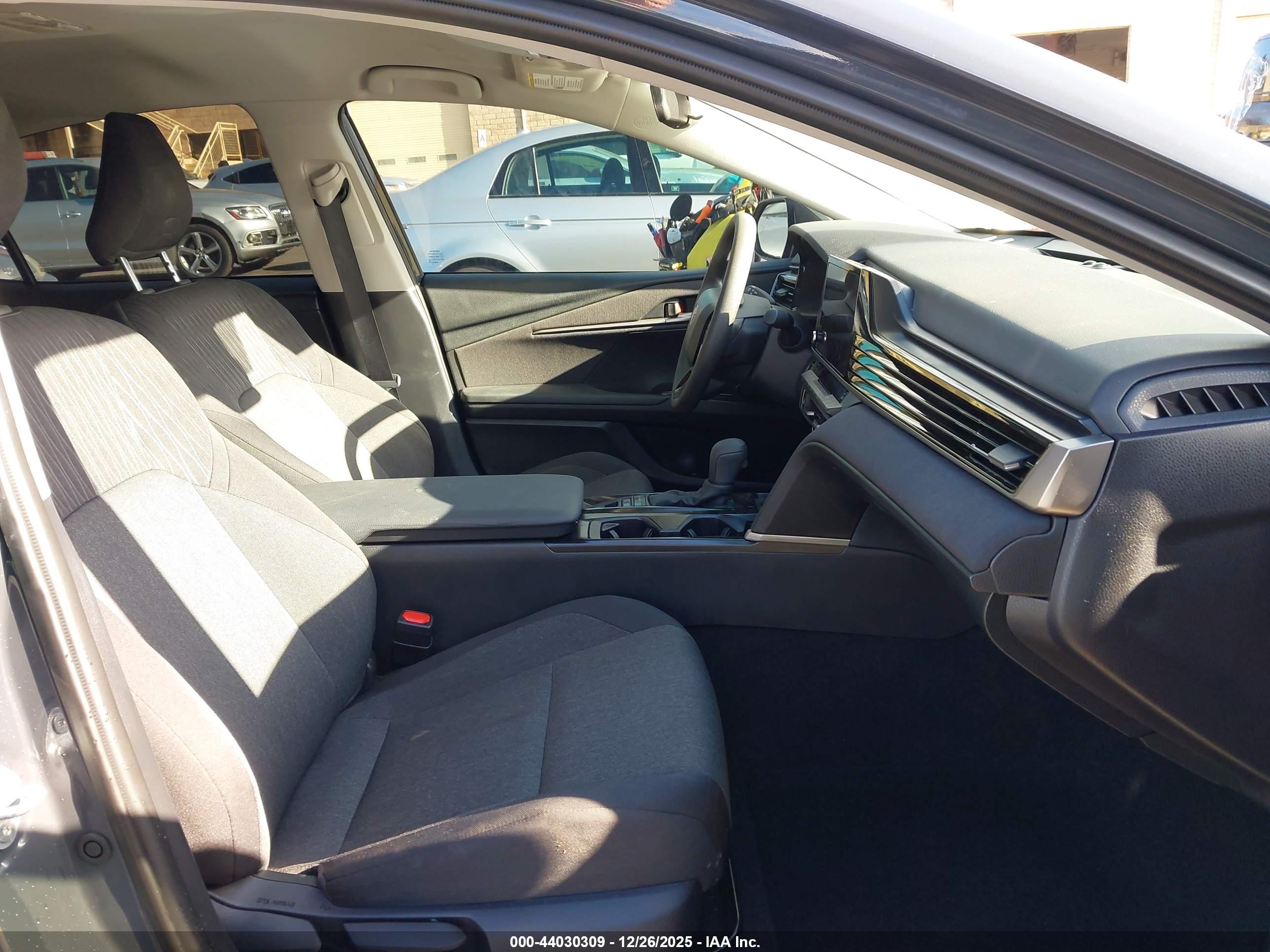 TOYOTA CAMRY image 5