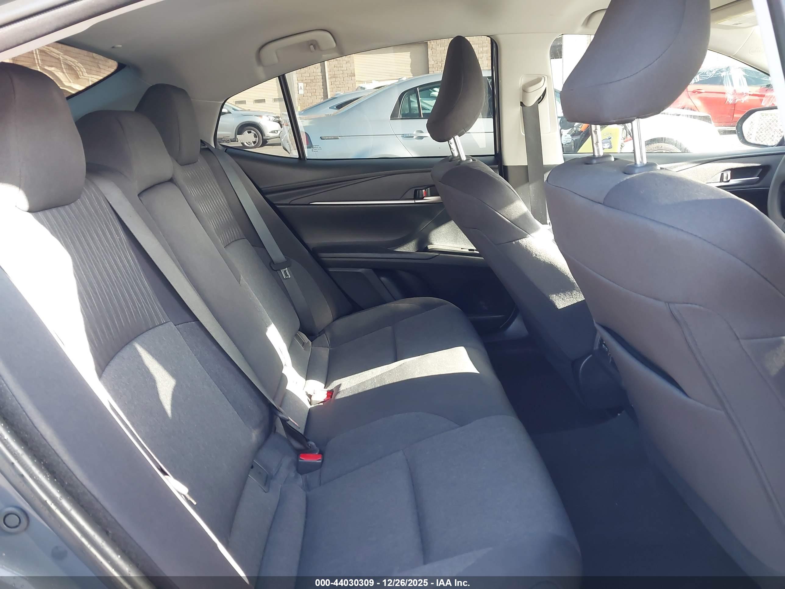 TOYOTA CAMRY image 8