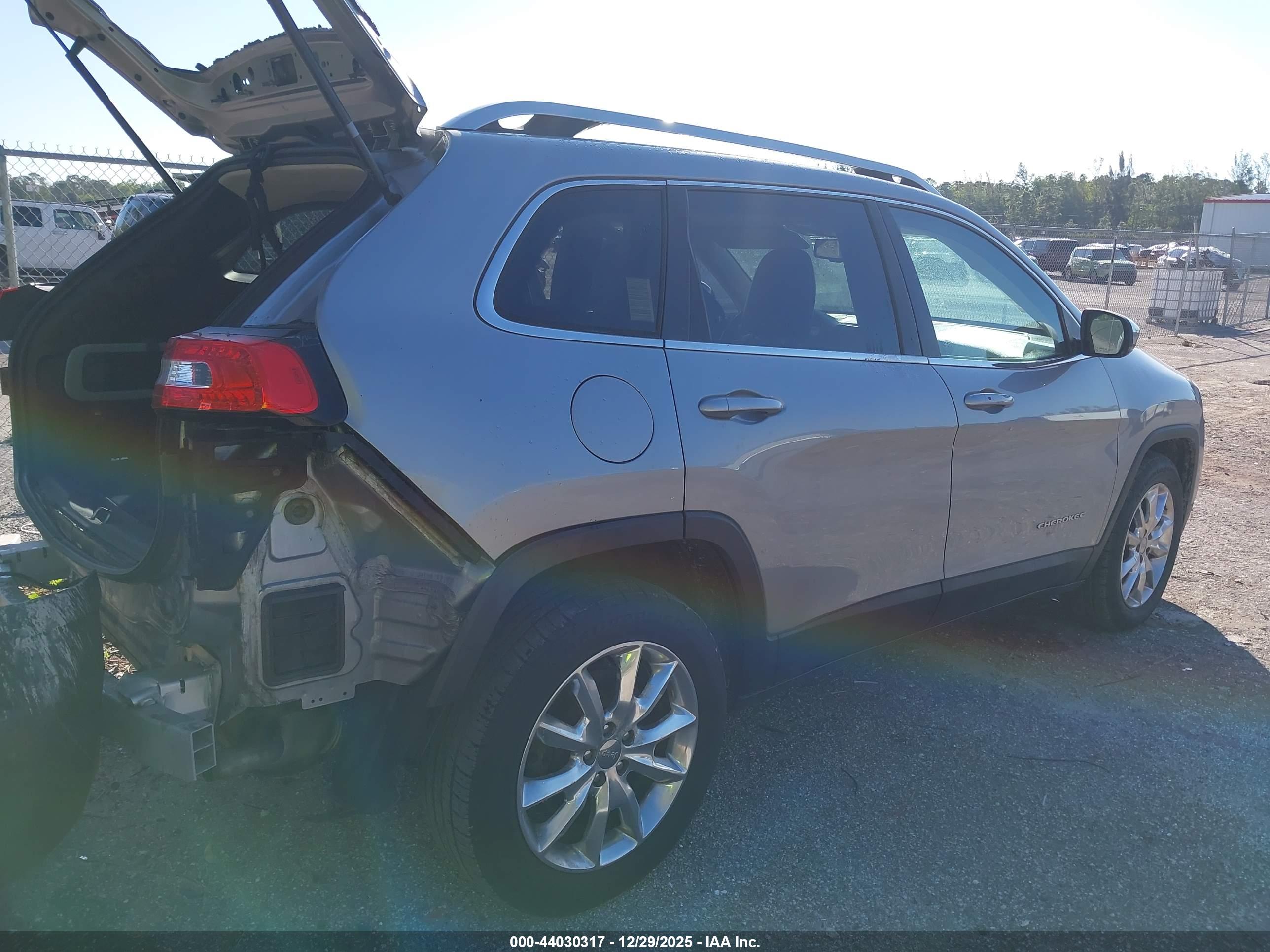 JEEP CHEROKEE image 4