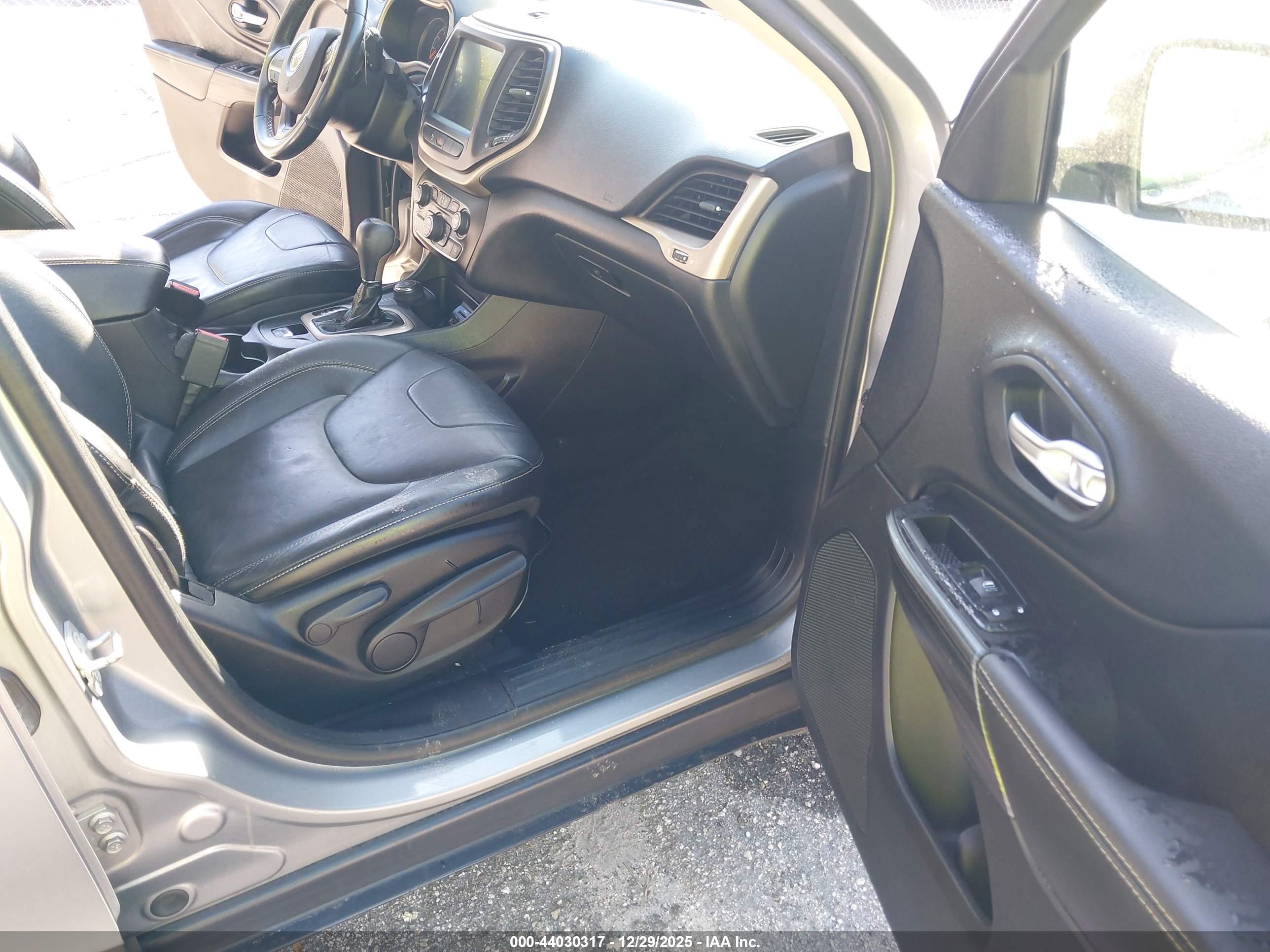 JEEP CHEROKEE image 5