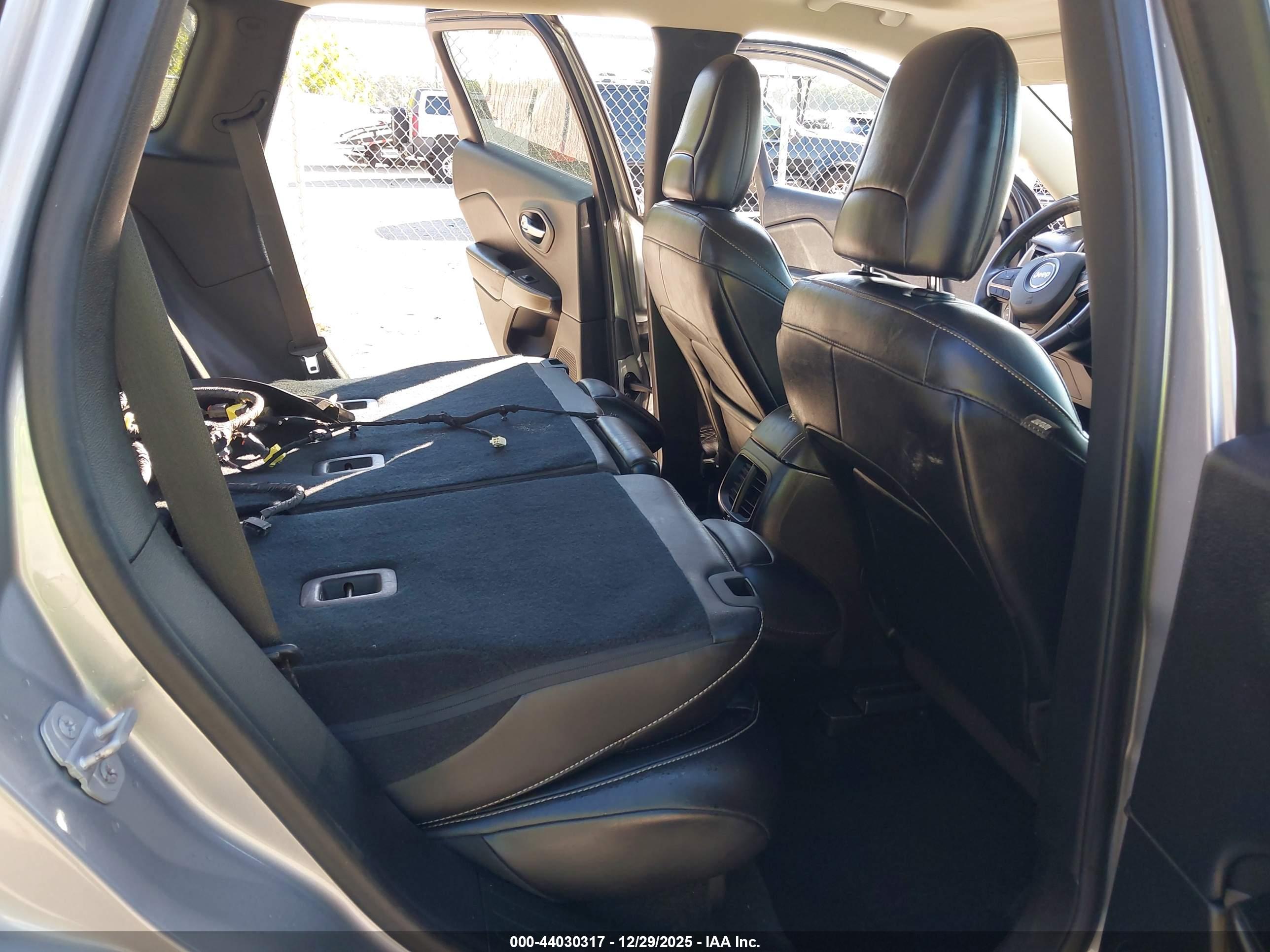 JEEP CHEROKEE image 8