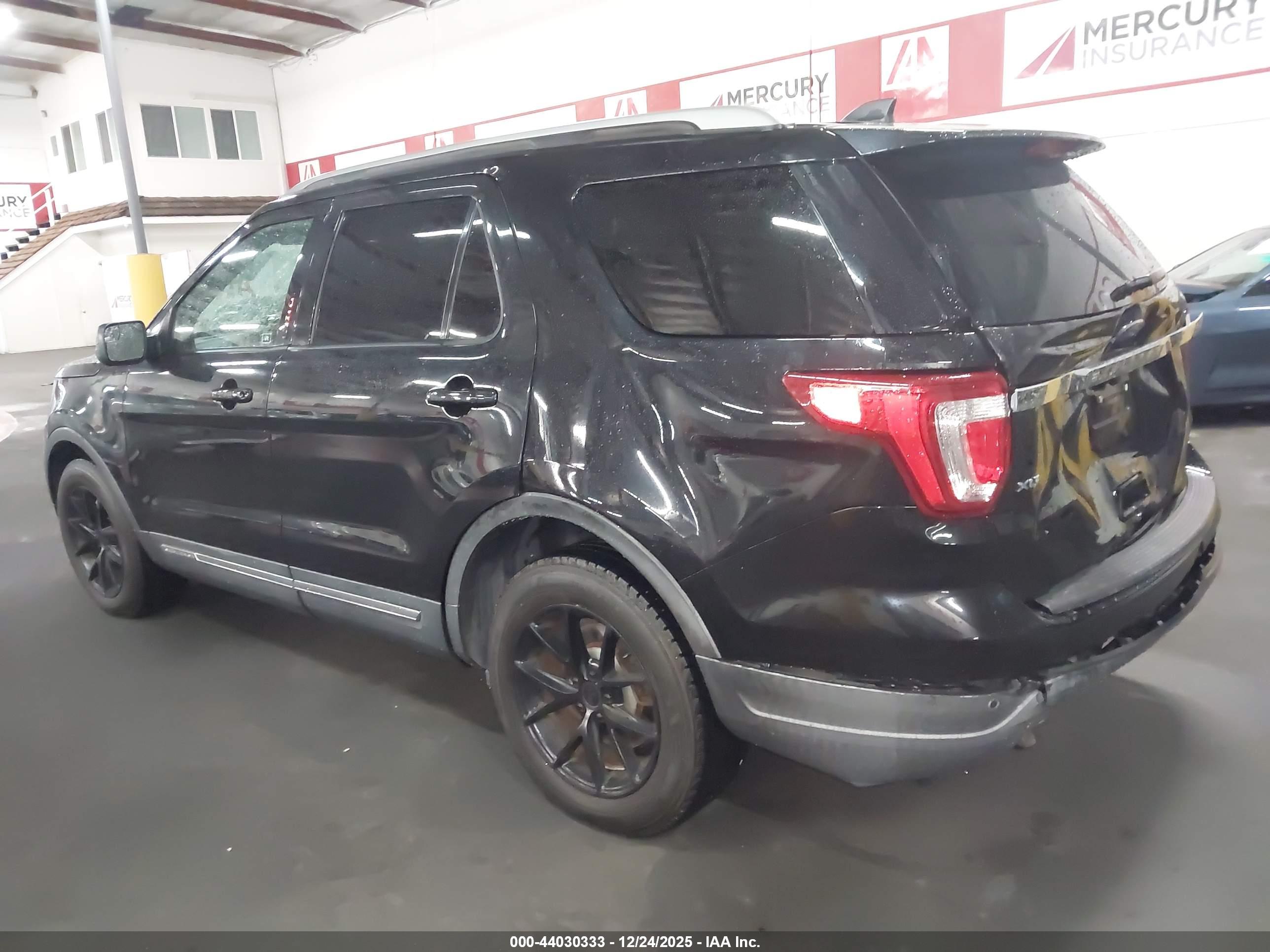 FORD EXPLORER image 3