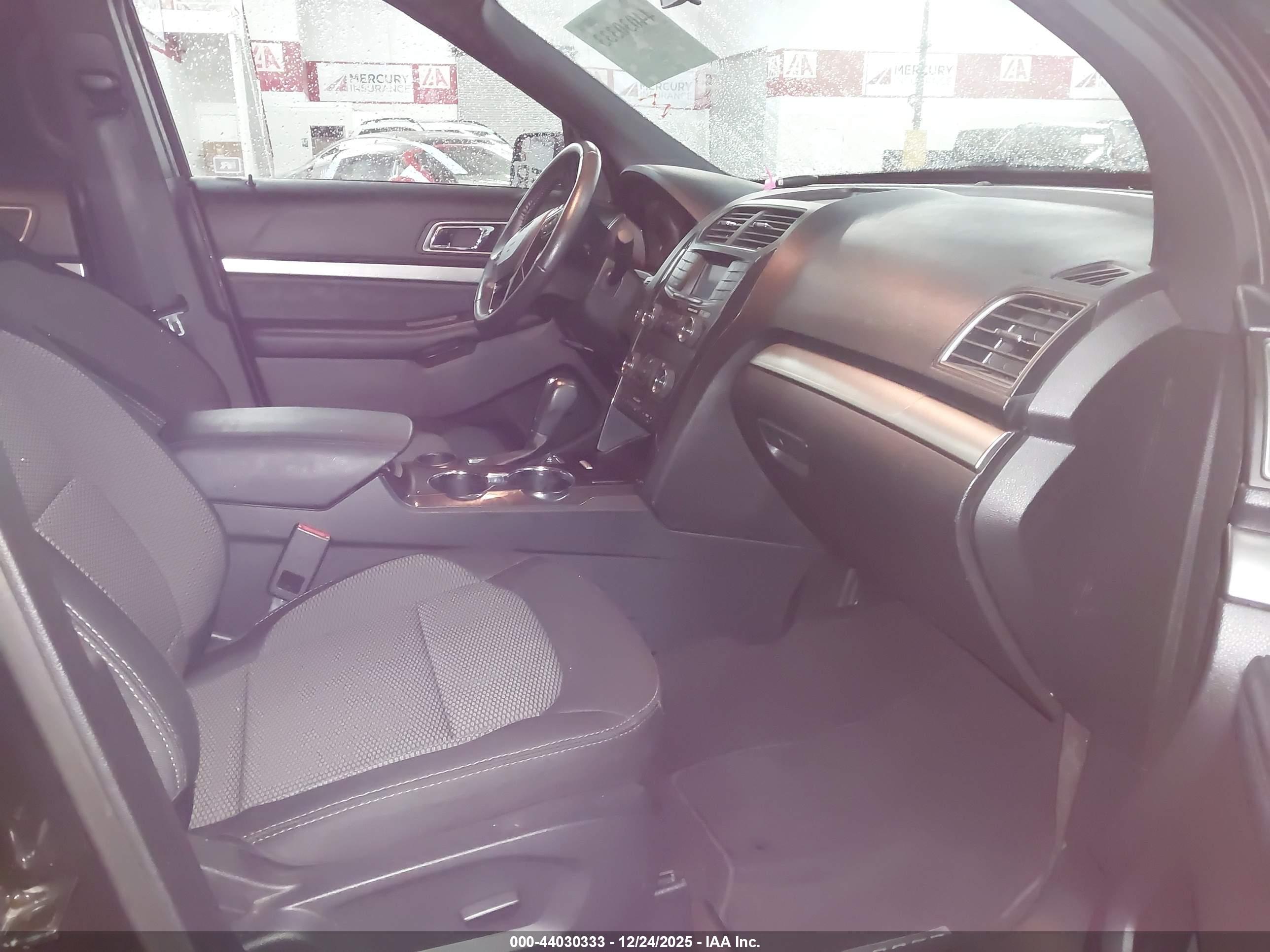 FORD EXPLORER image 5