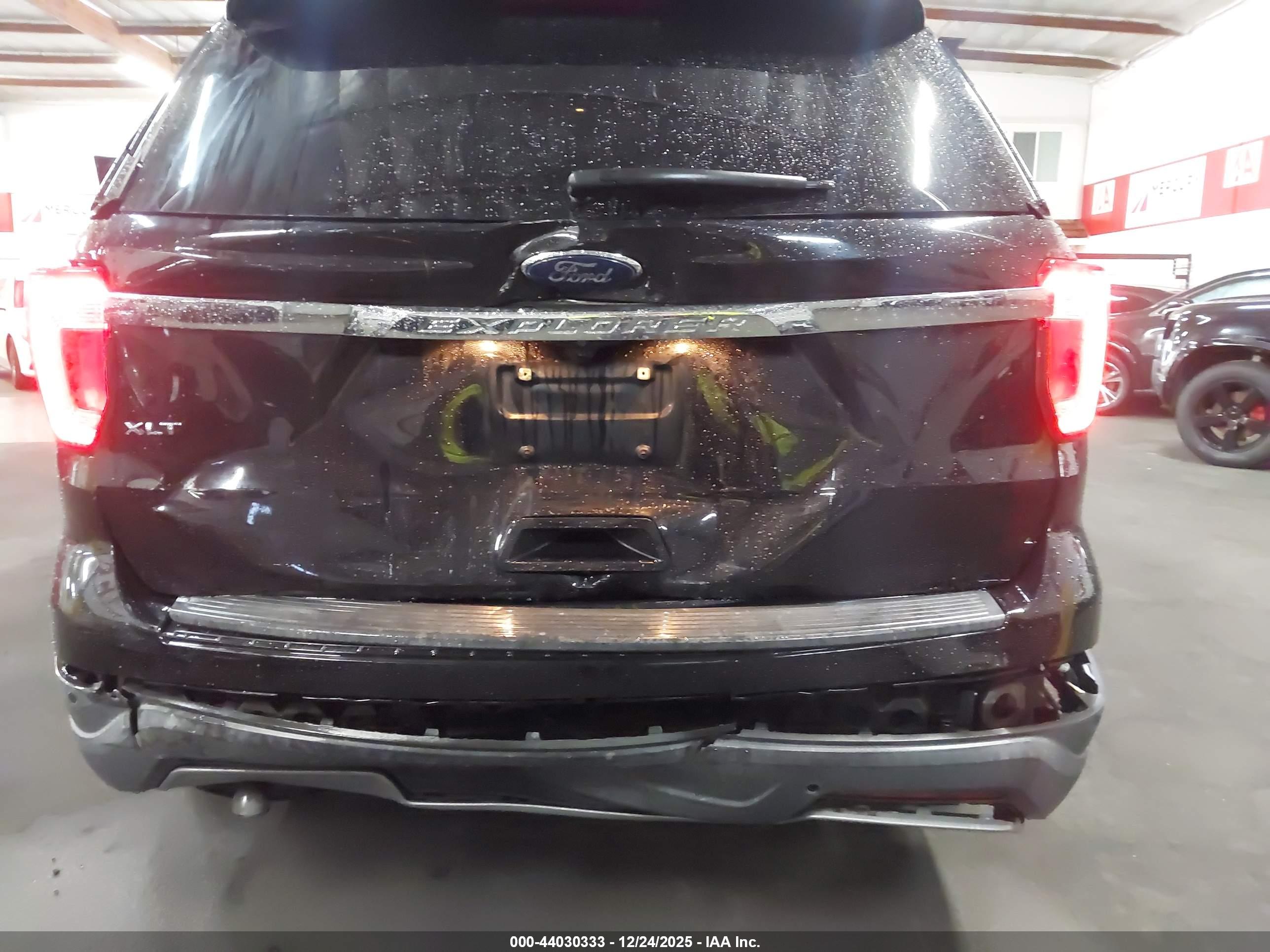 FORD EXPLORER image 6