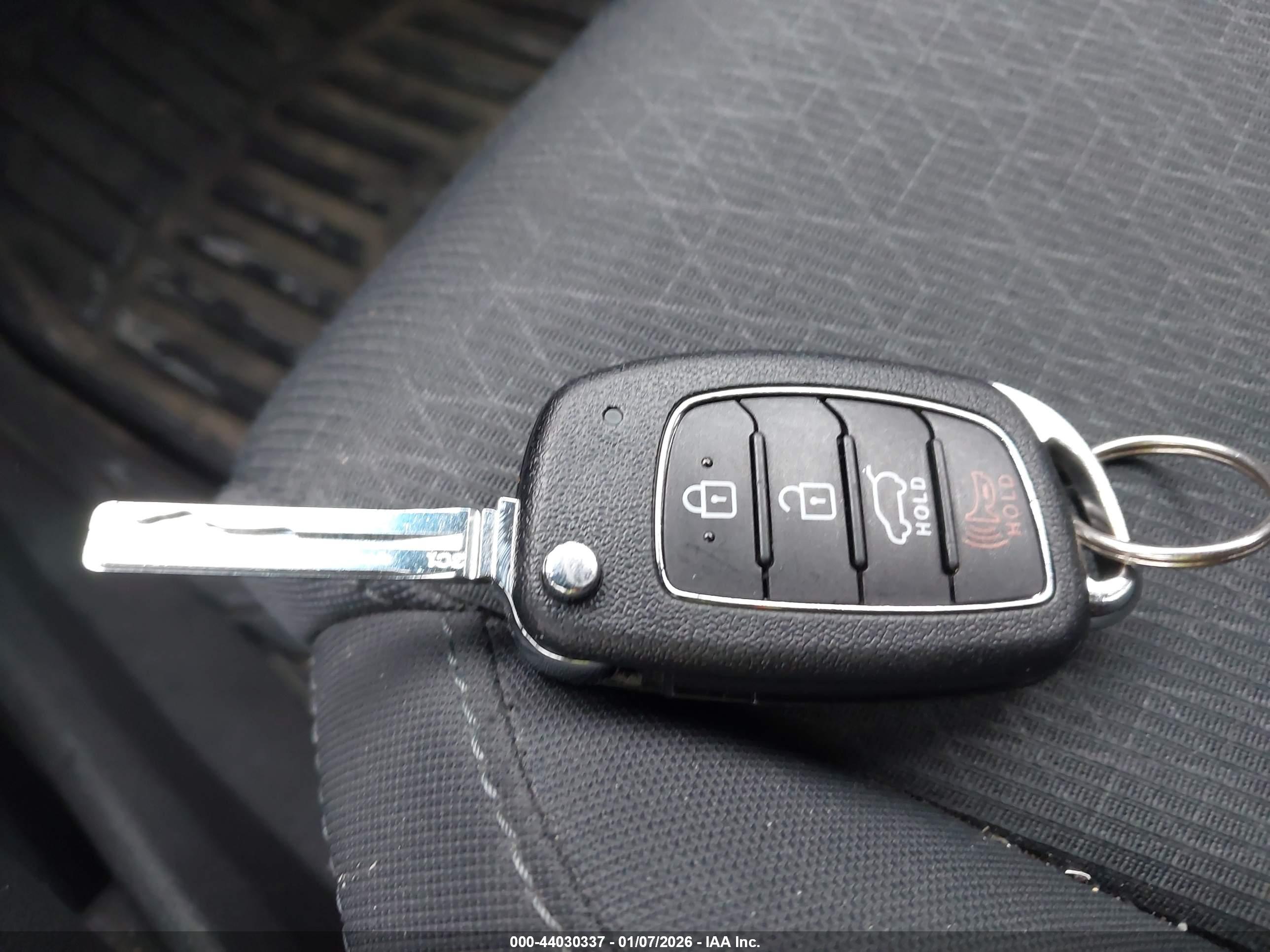 HYUNDAI TUCSON image 11