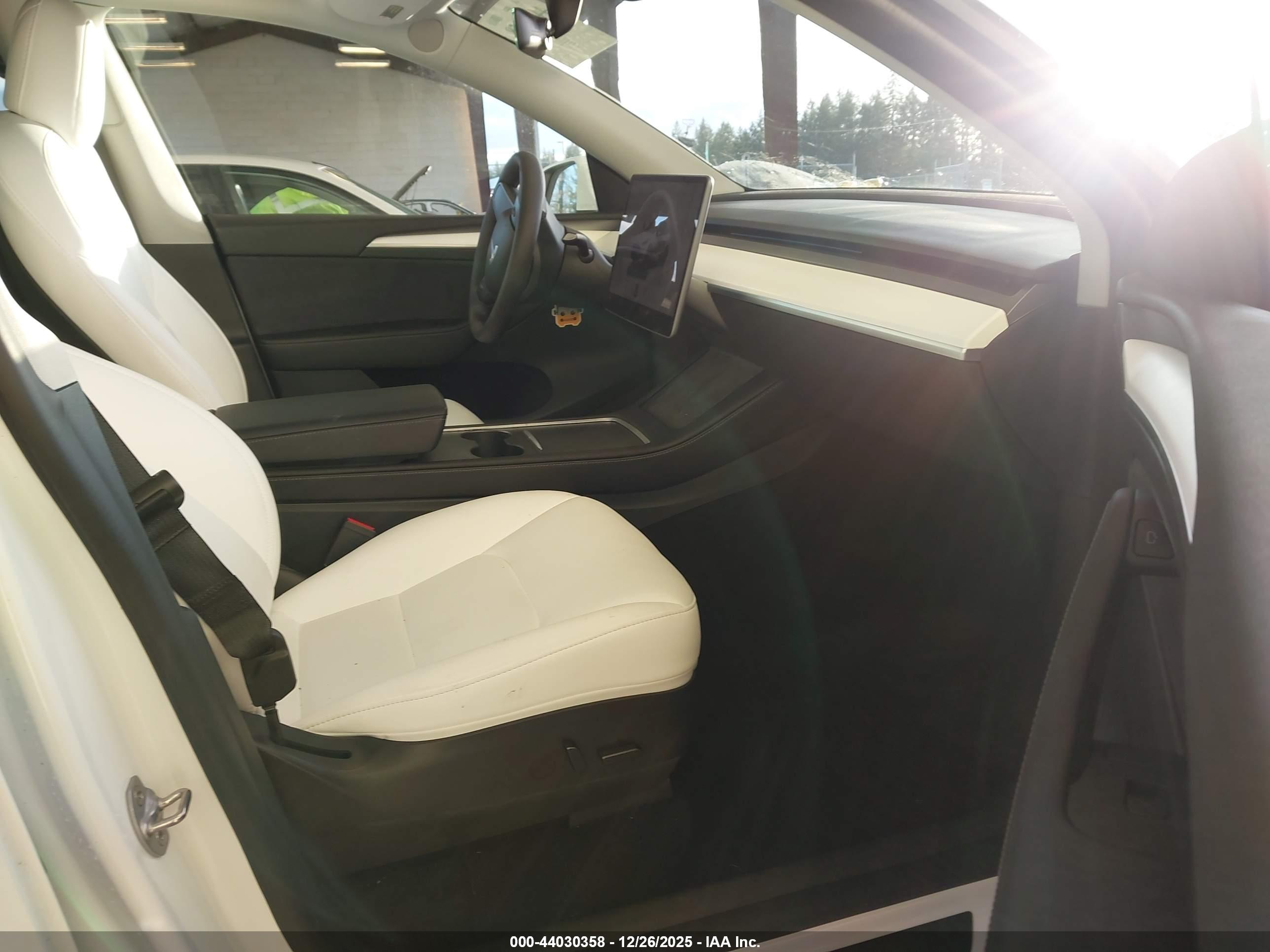 TESLA MODEL image 5