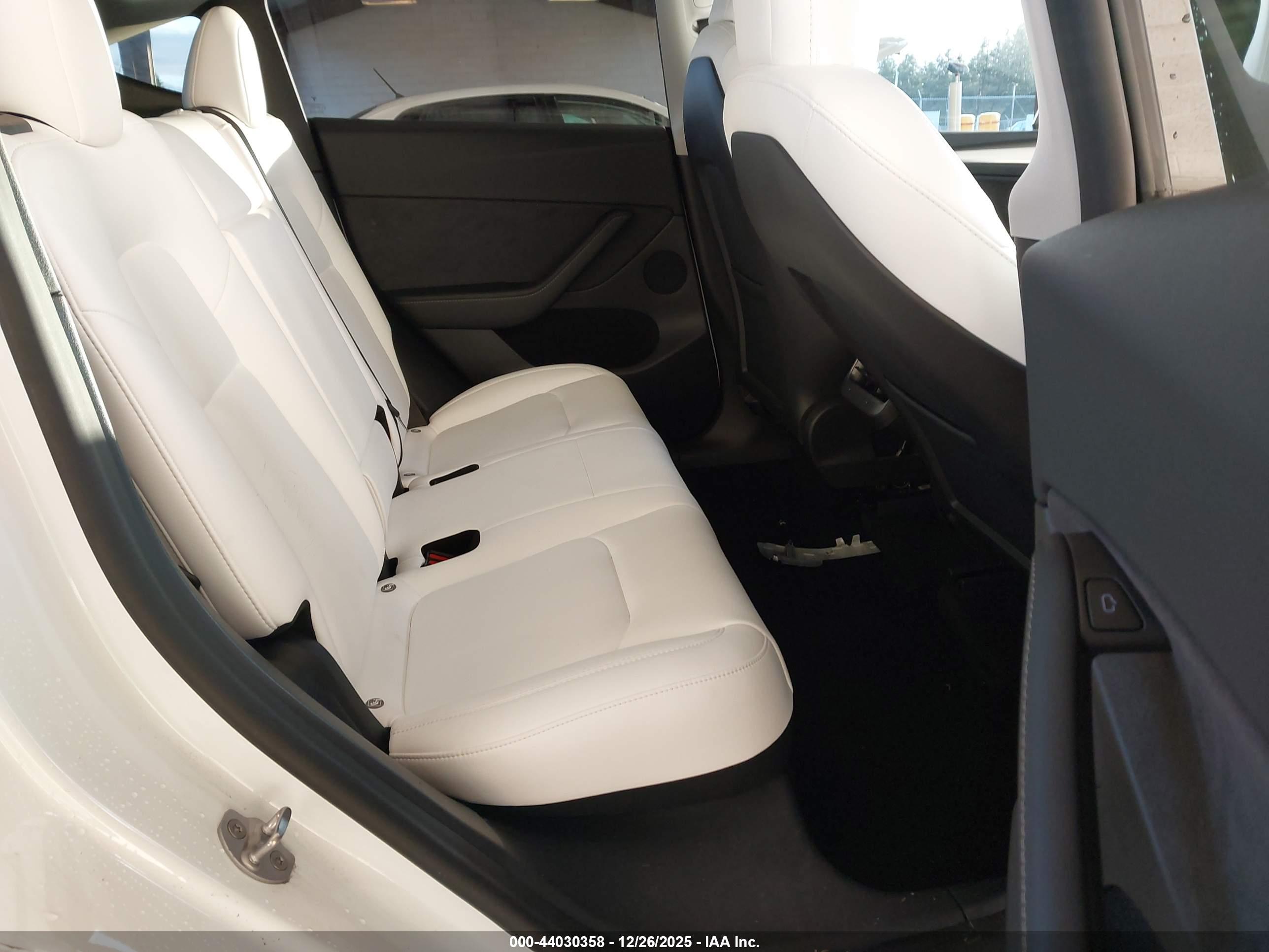 TESLA MODEL image 8