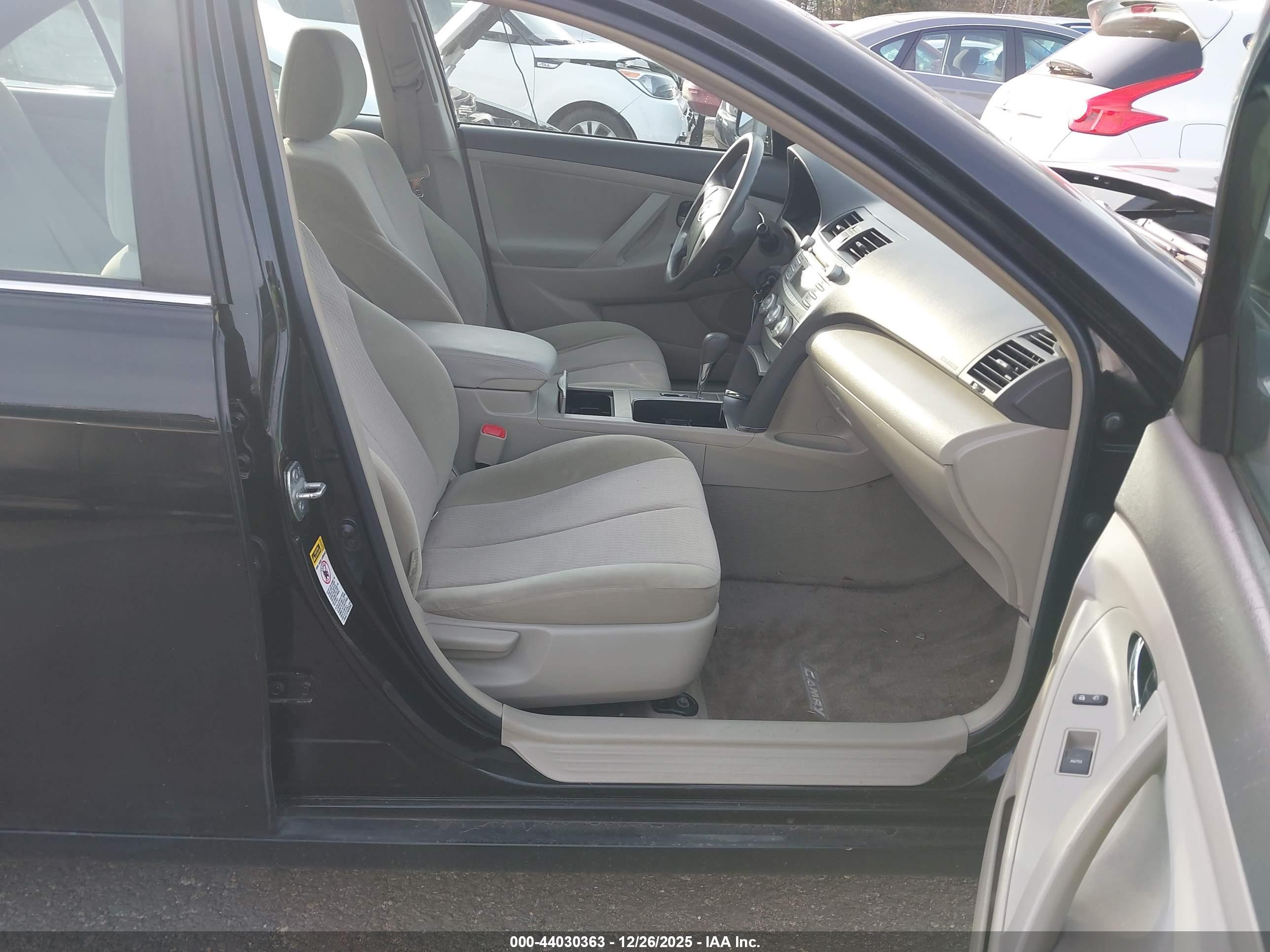 TOYOTA CAMRY image 5
