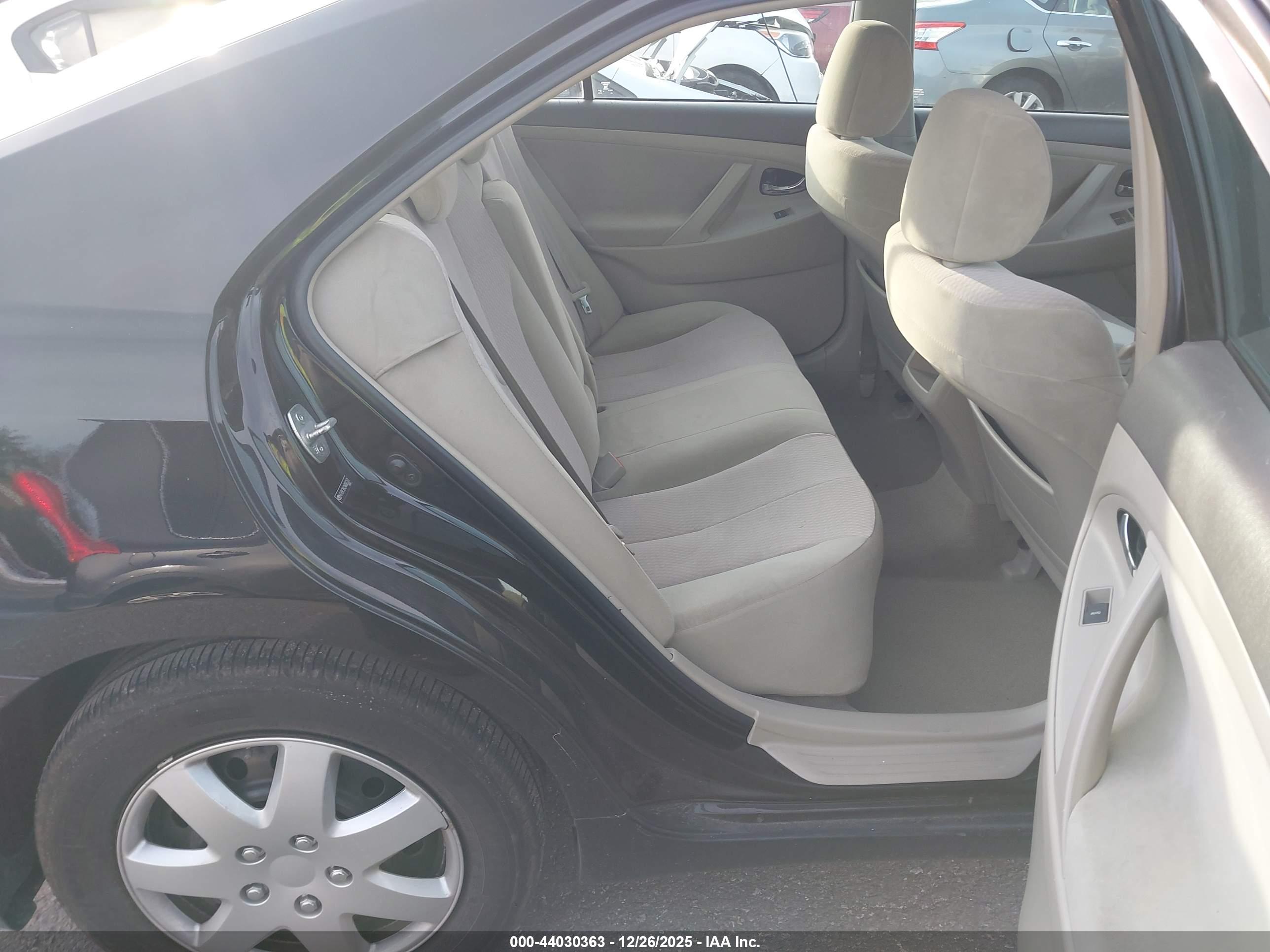 TOYOTA CAMRY image 8