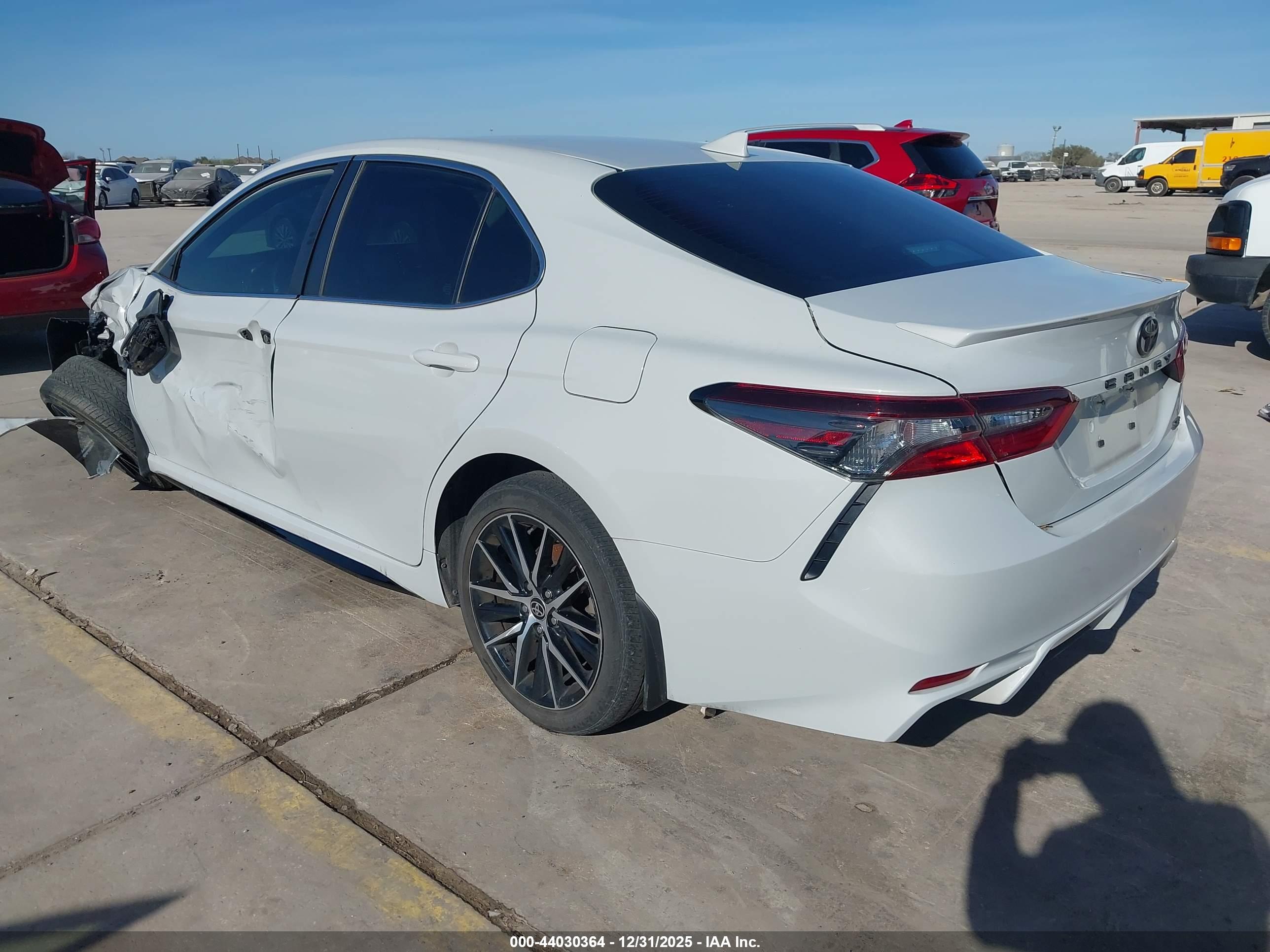 TOYOTA CAMRY image 3