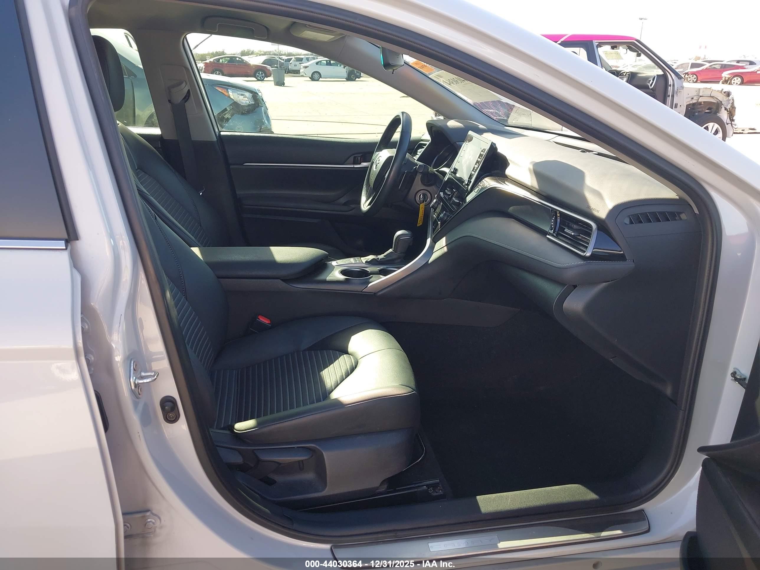 TOYOTA CAMRY image 5