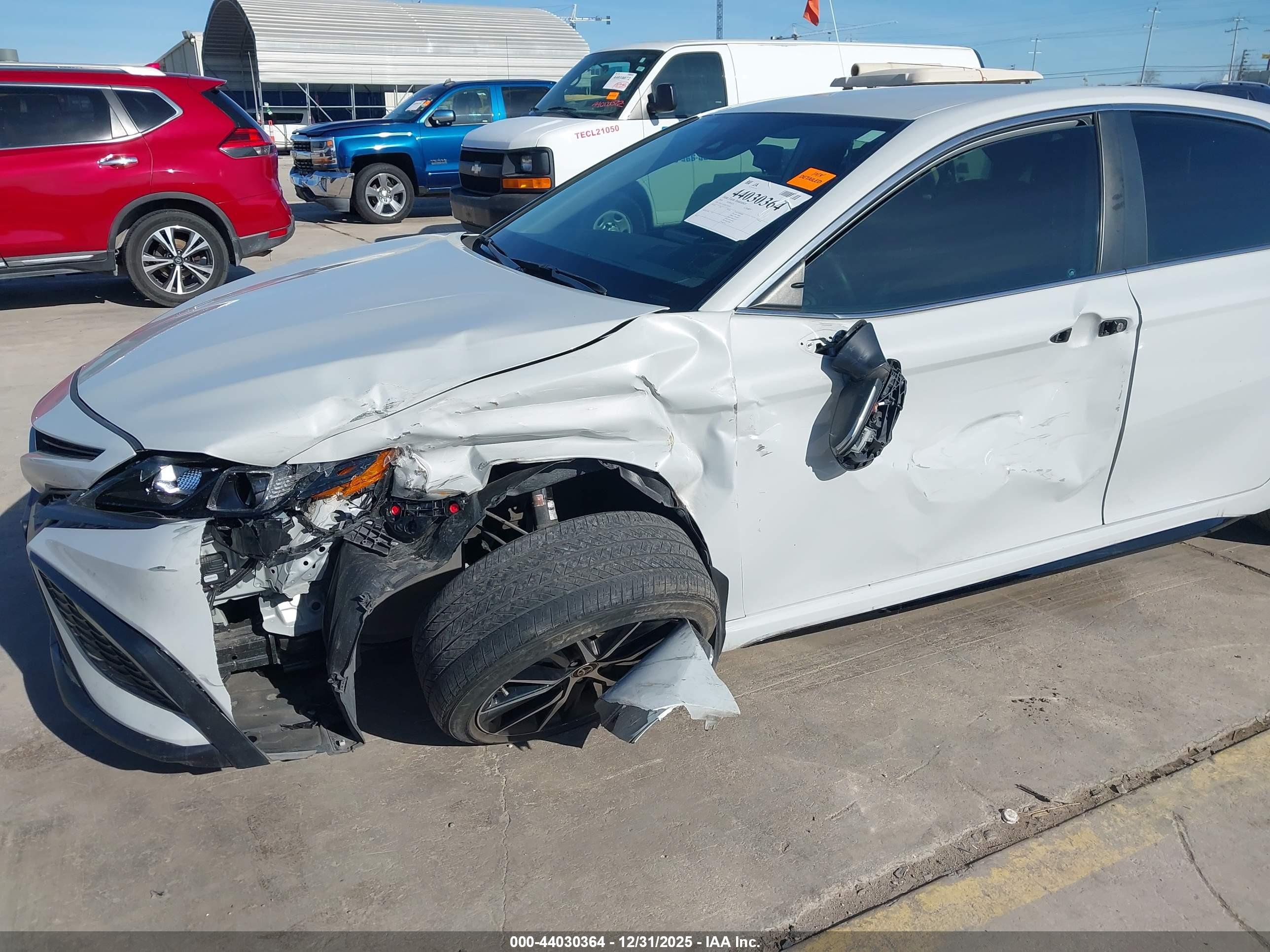 TOYOTA CAMRY image 6