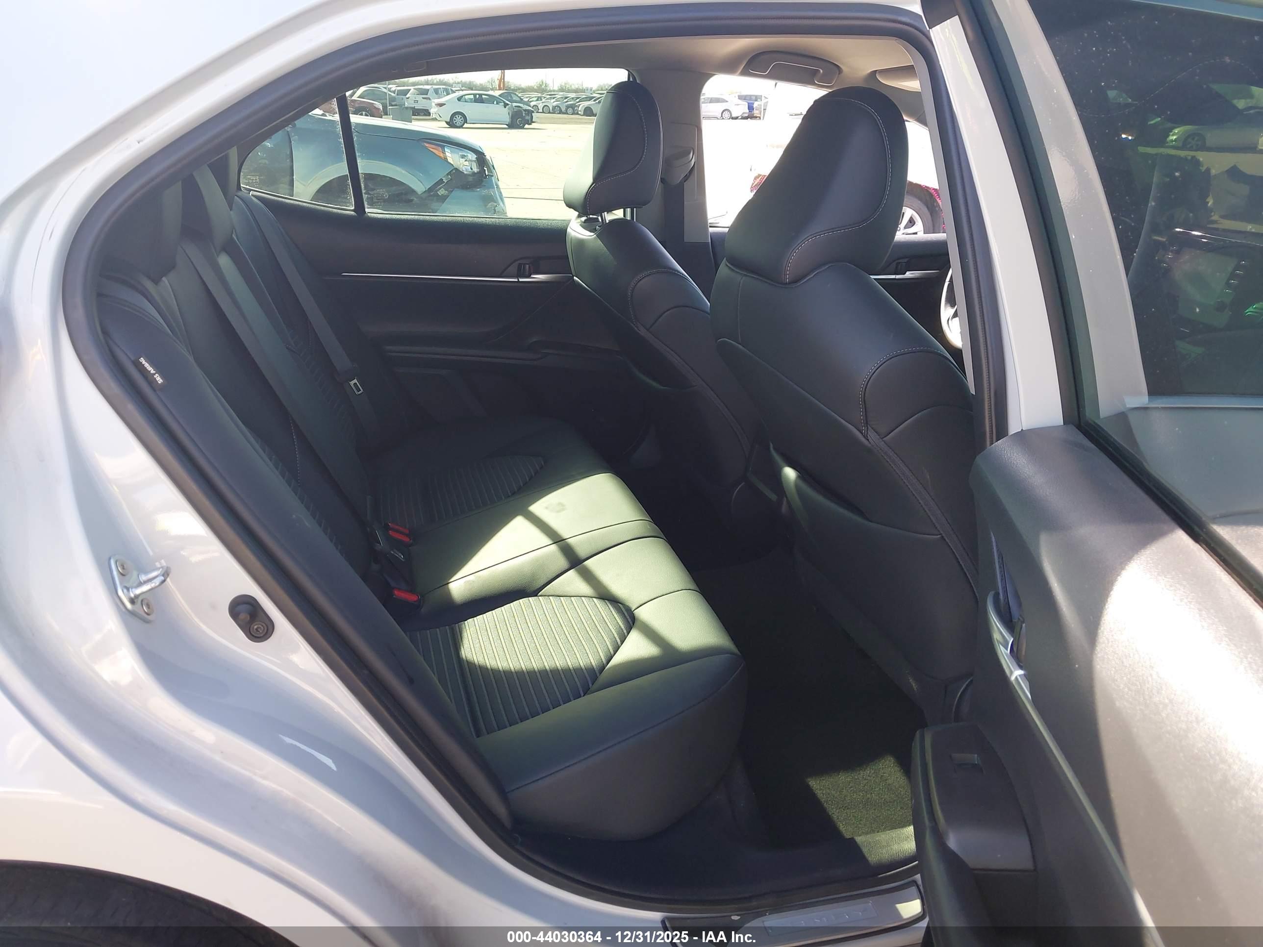 TOYOTA CAMRY image 8