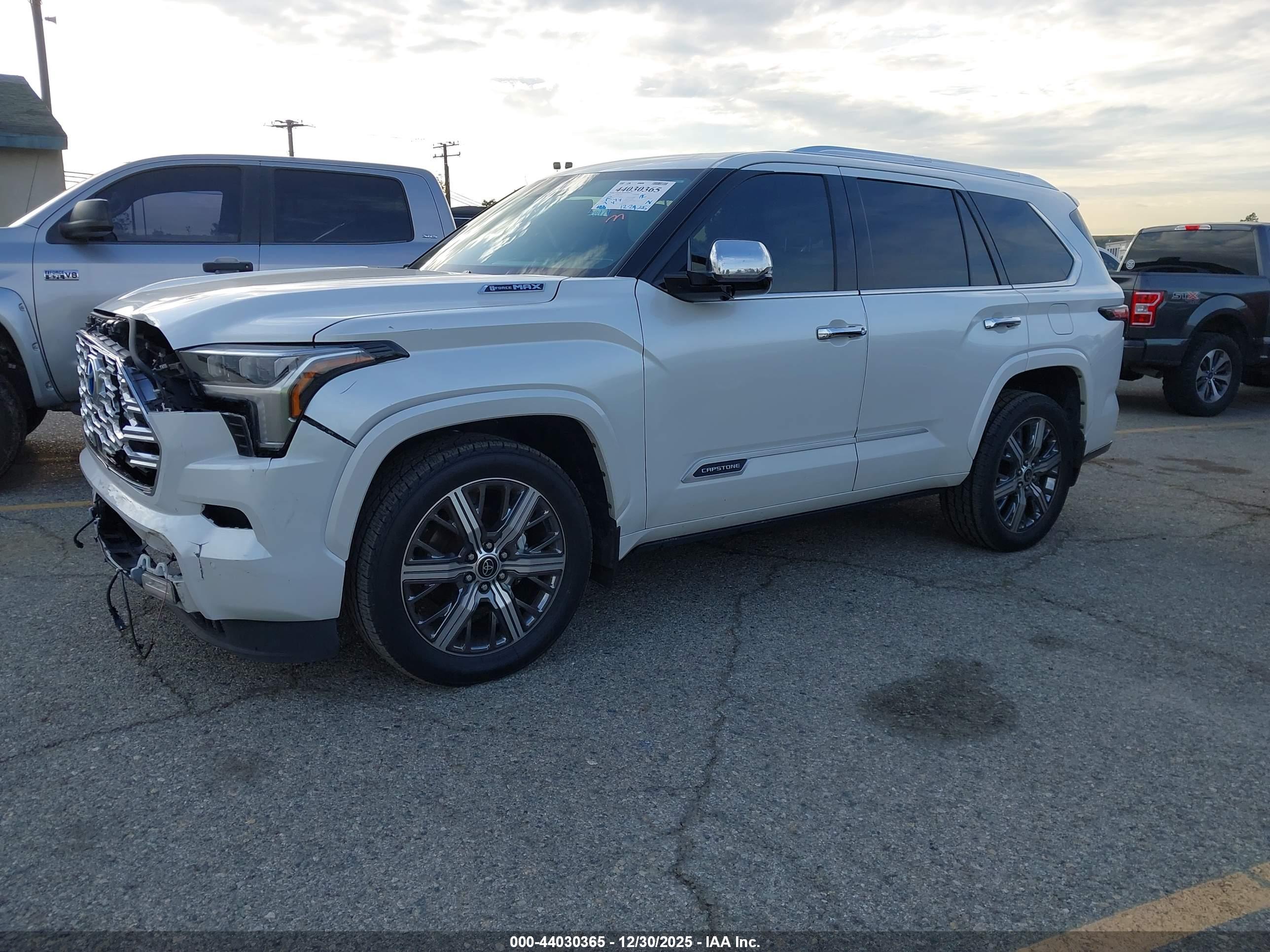 TOYOTA SEQUOIA image 2