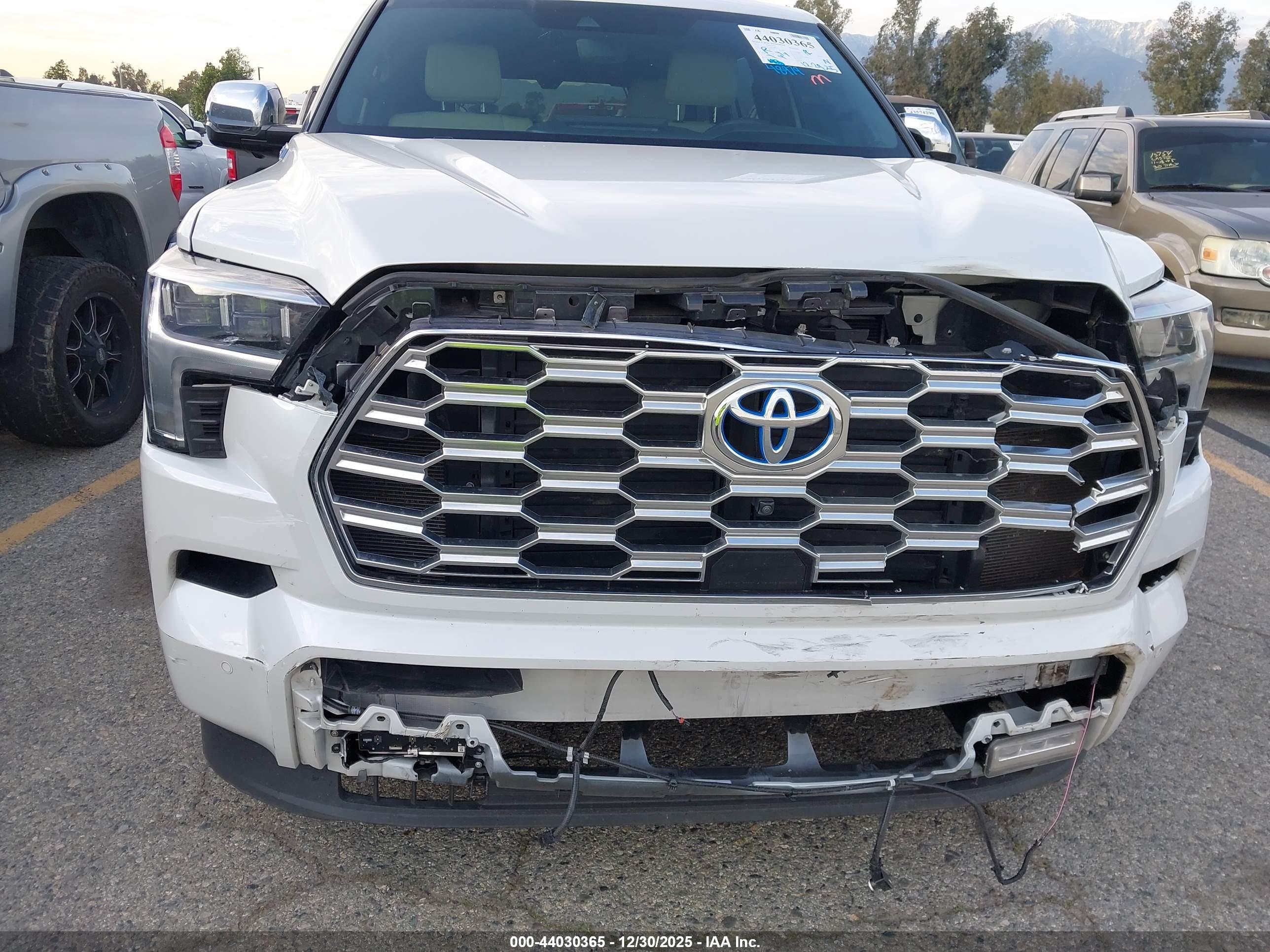 TOYOTA SEQUOIA image 6