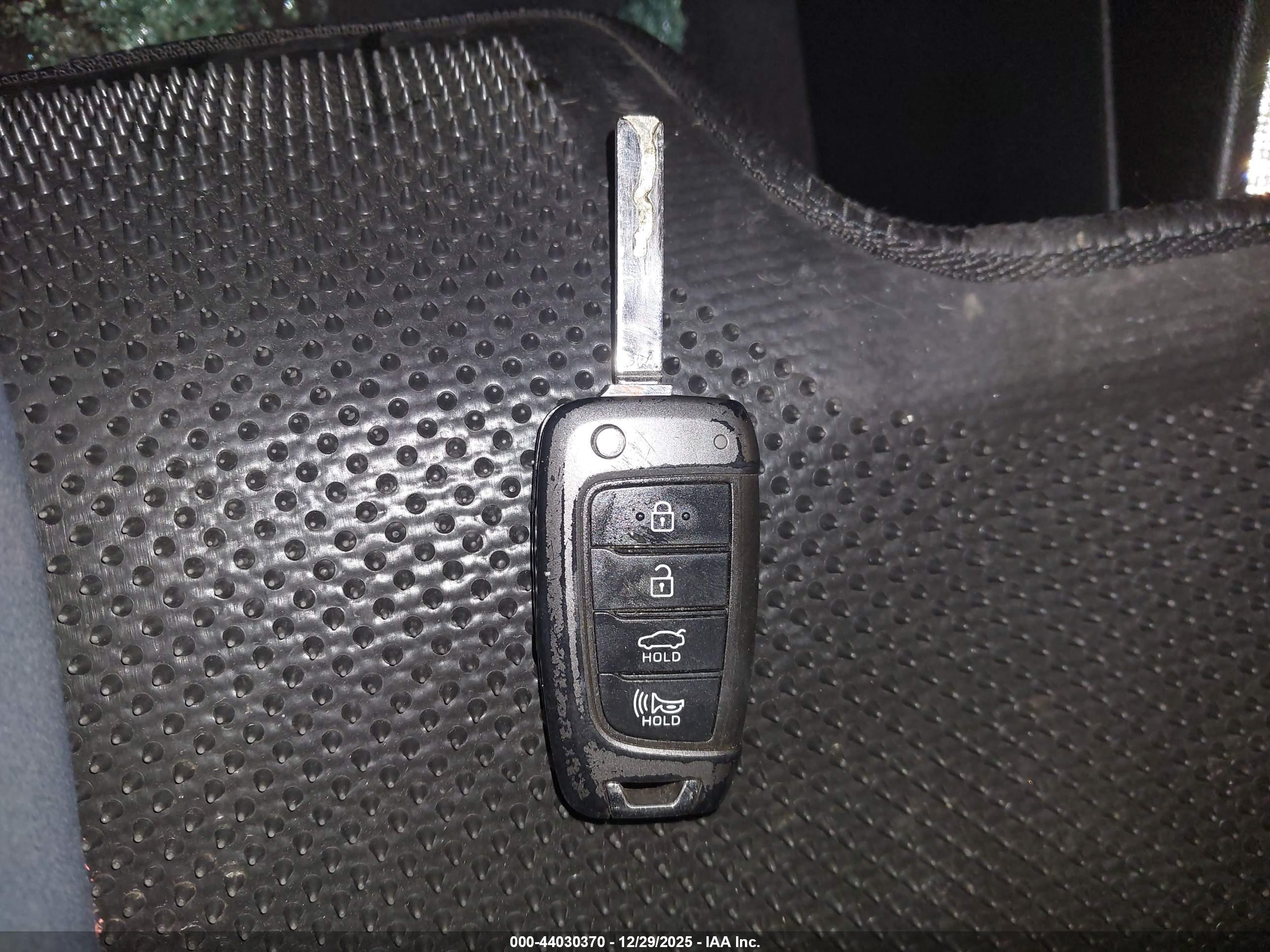HYUNDAI ACCENT image 11