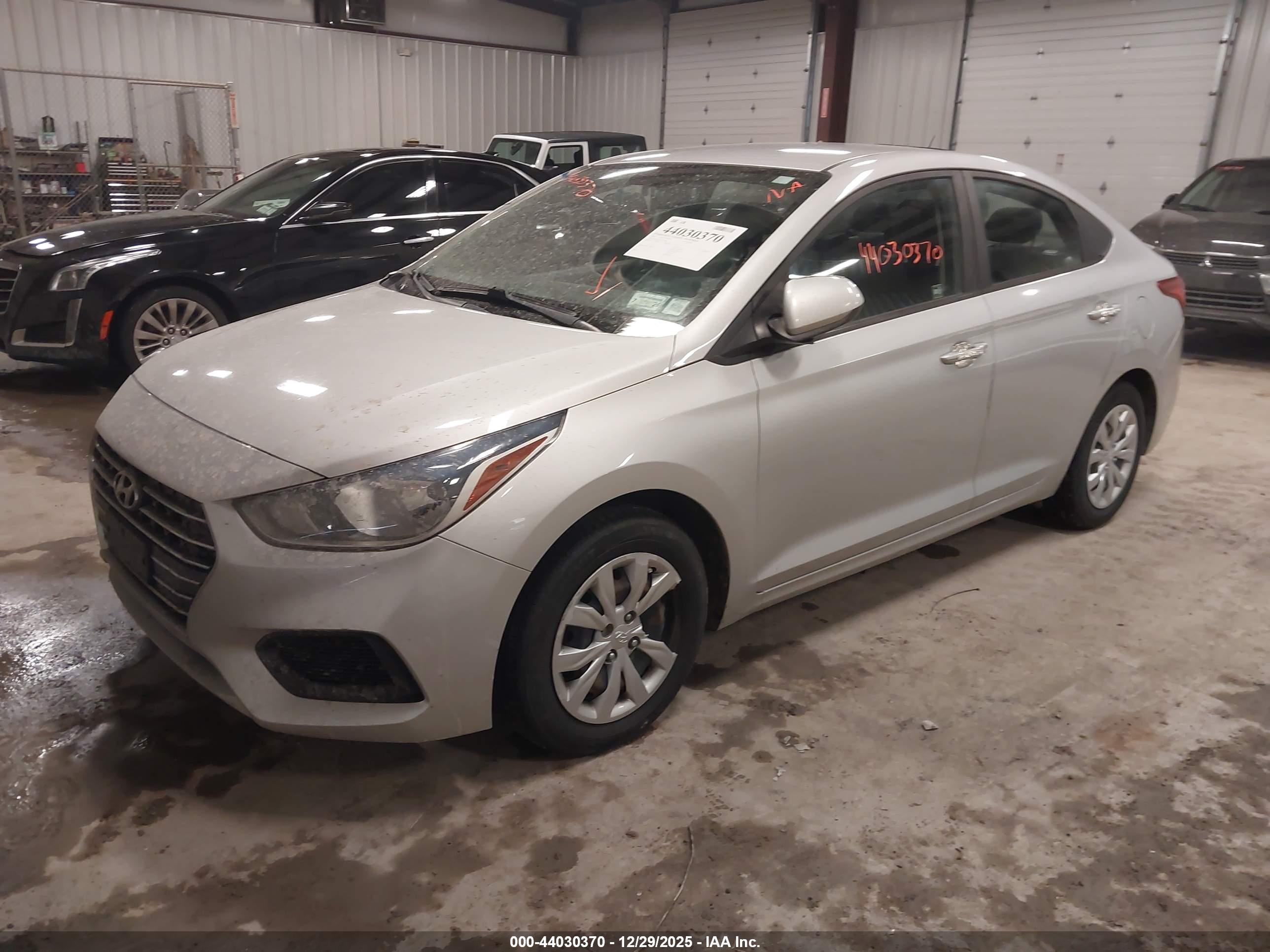 HYUNDAI ACCENT image 2