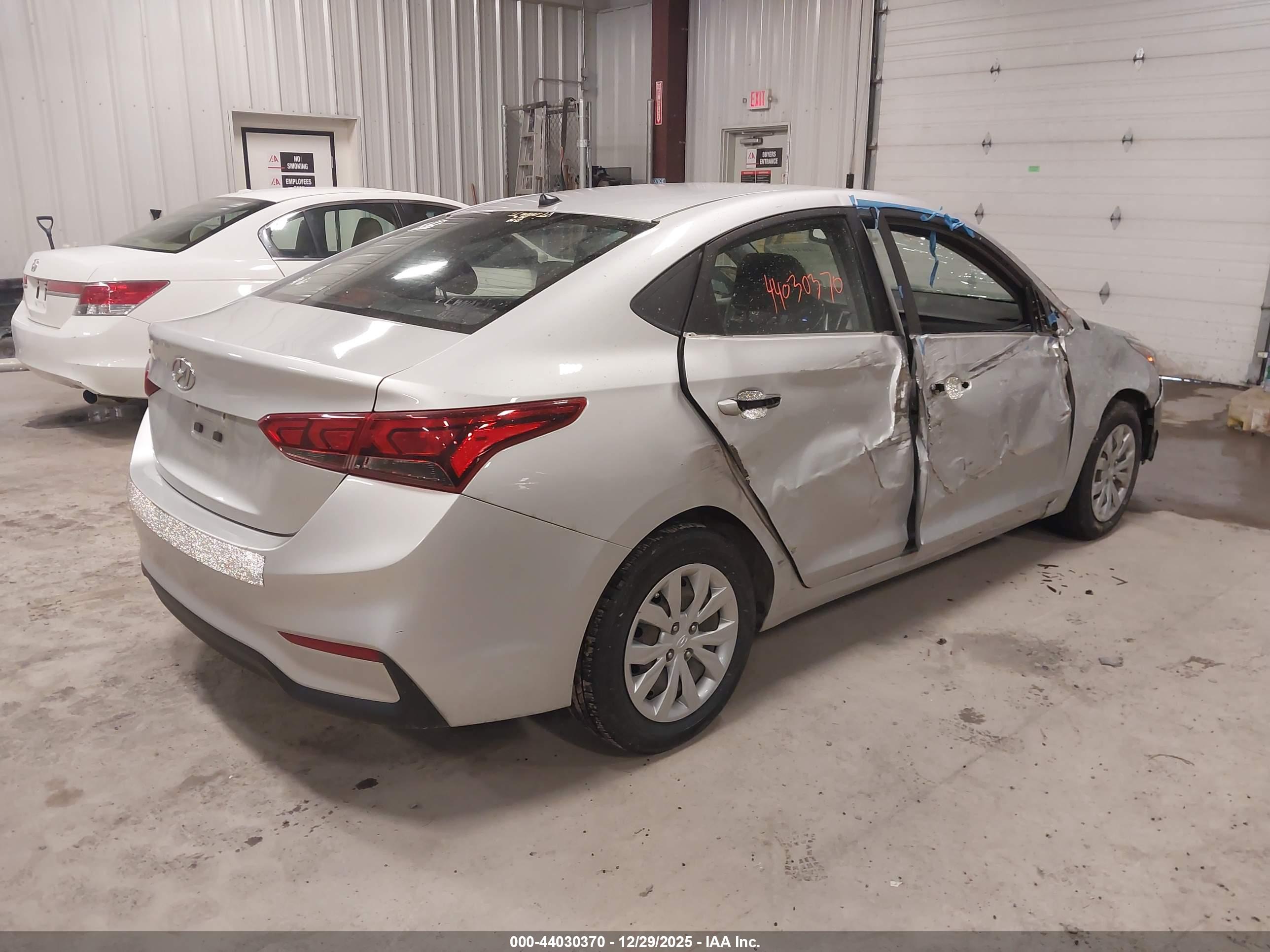 HYUNDAI ACCENT image 4
