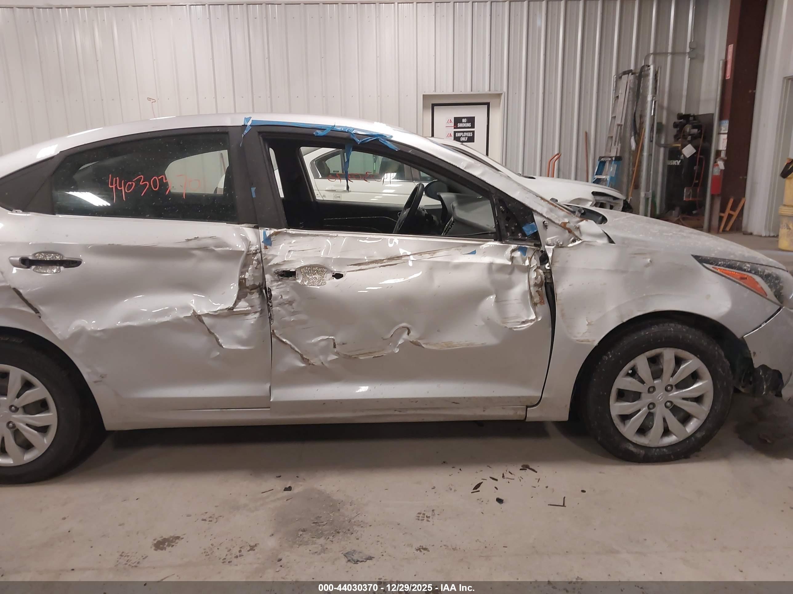 HYUNDAI ACCENT image 6