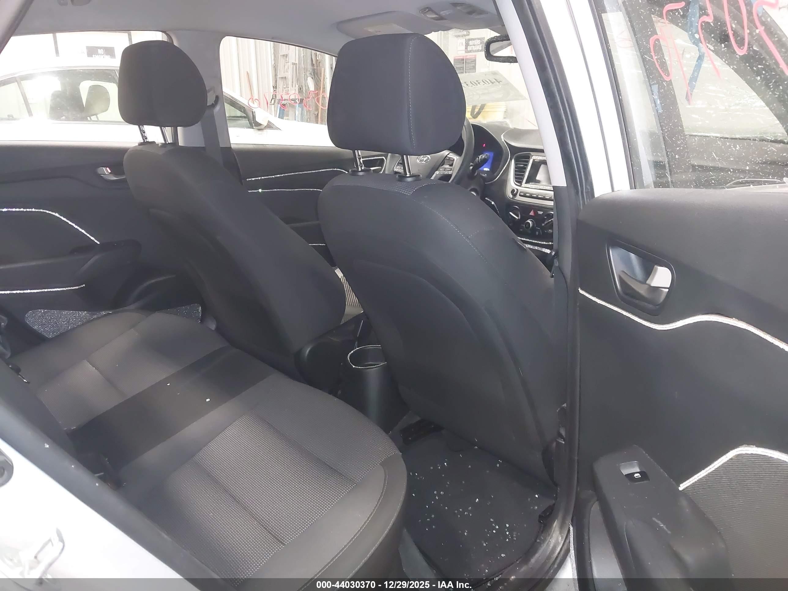 HYUNDAI ACCENT image 8