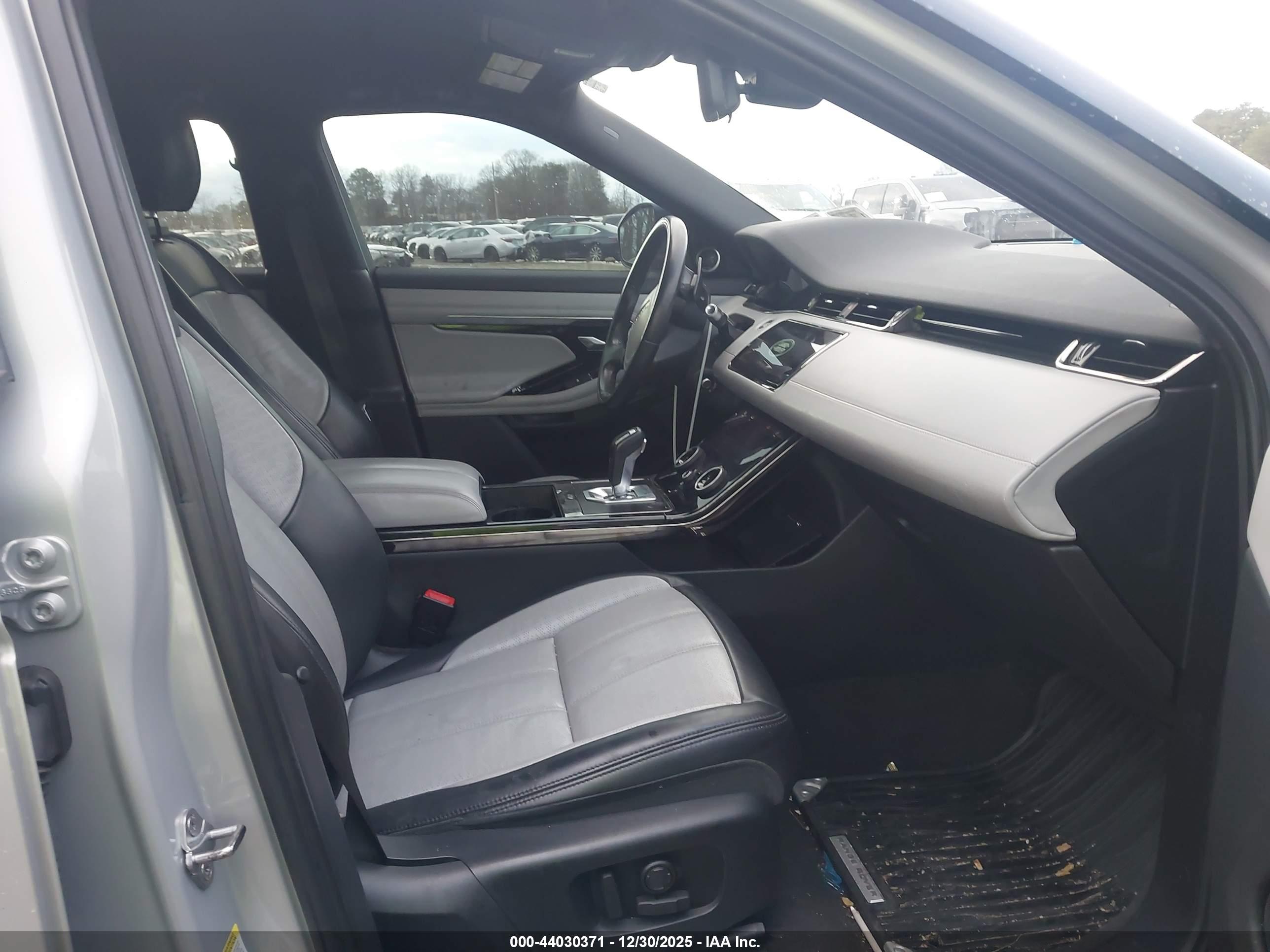 LAND ROVER image 5