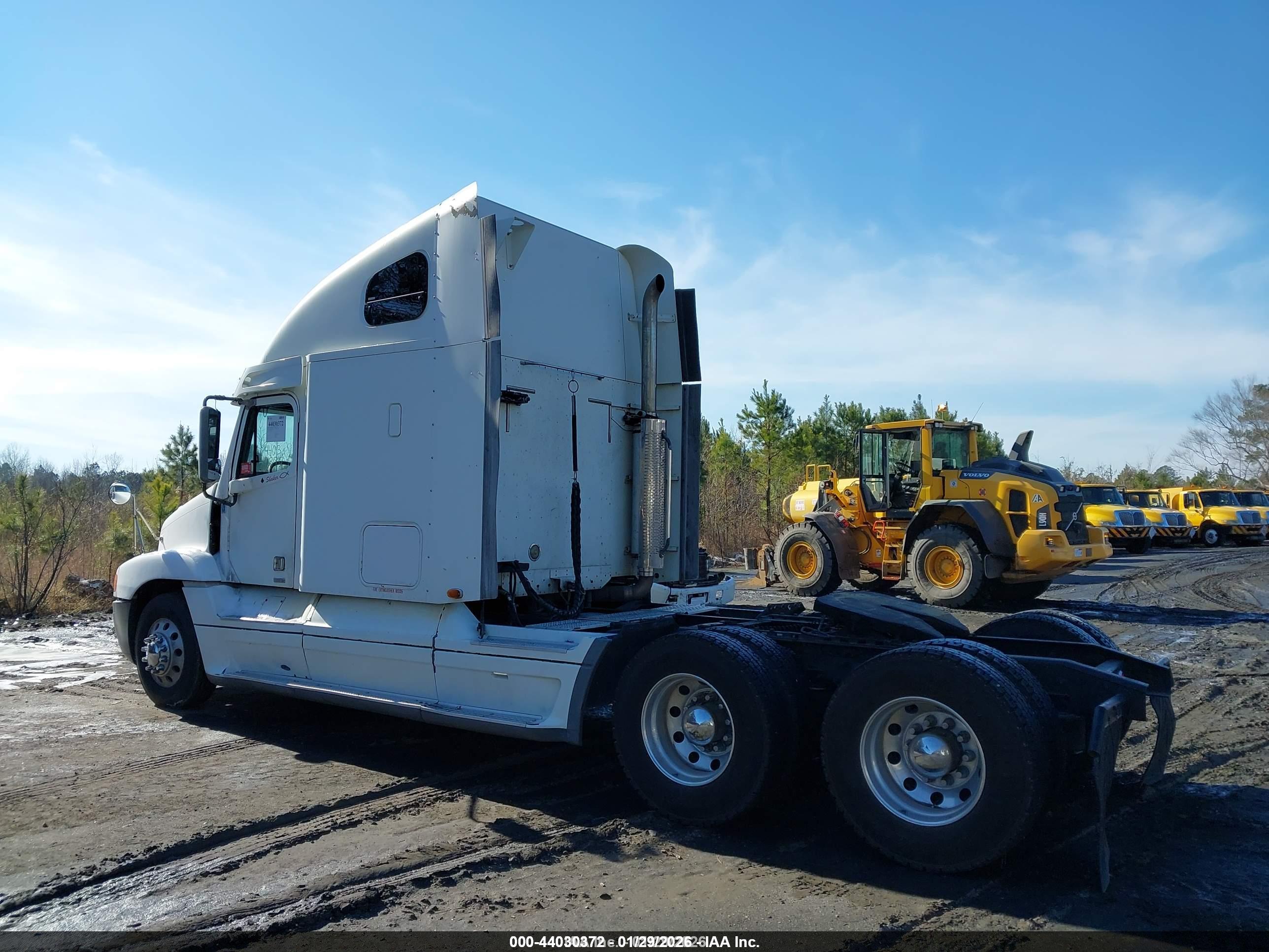 FREIGHTLINER CONVENTIONAL image 3