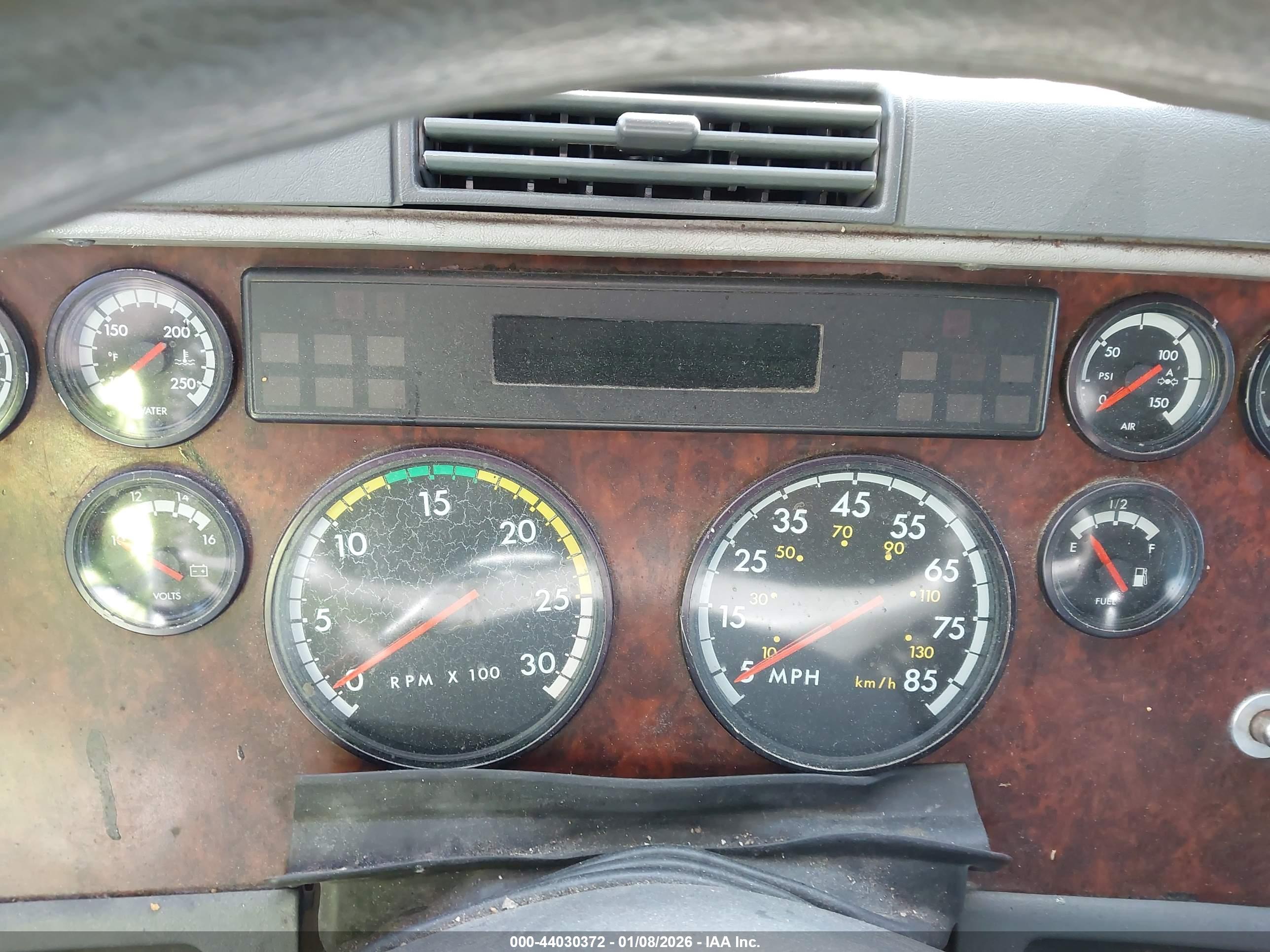 FREIGHTLINER CONVENTIONAL image 6