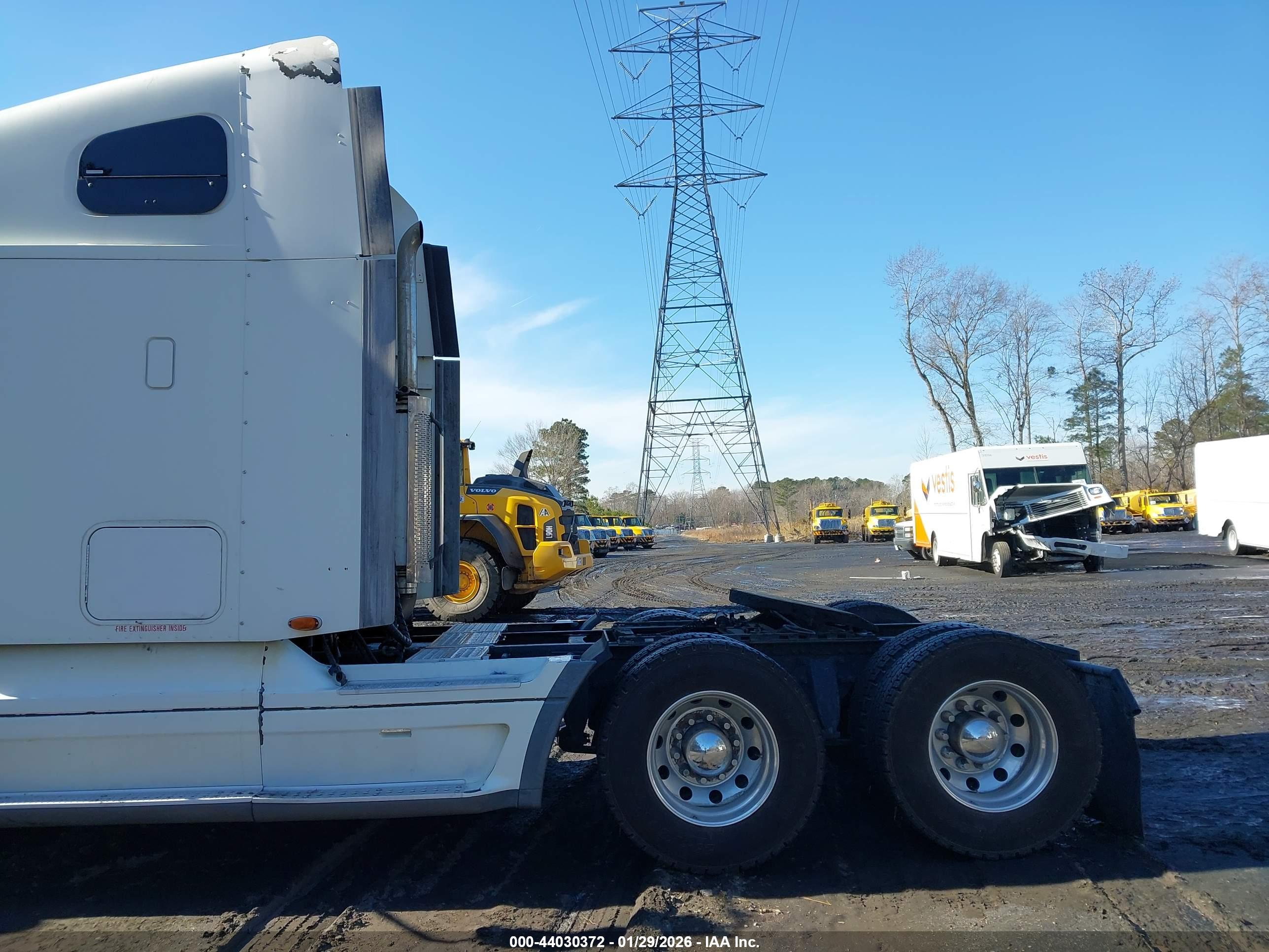 FREIGHTLINER CONVENTIONAL image 8