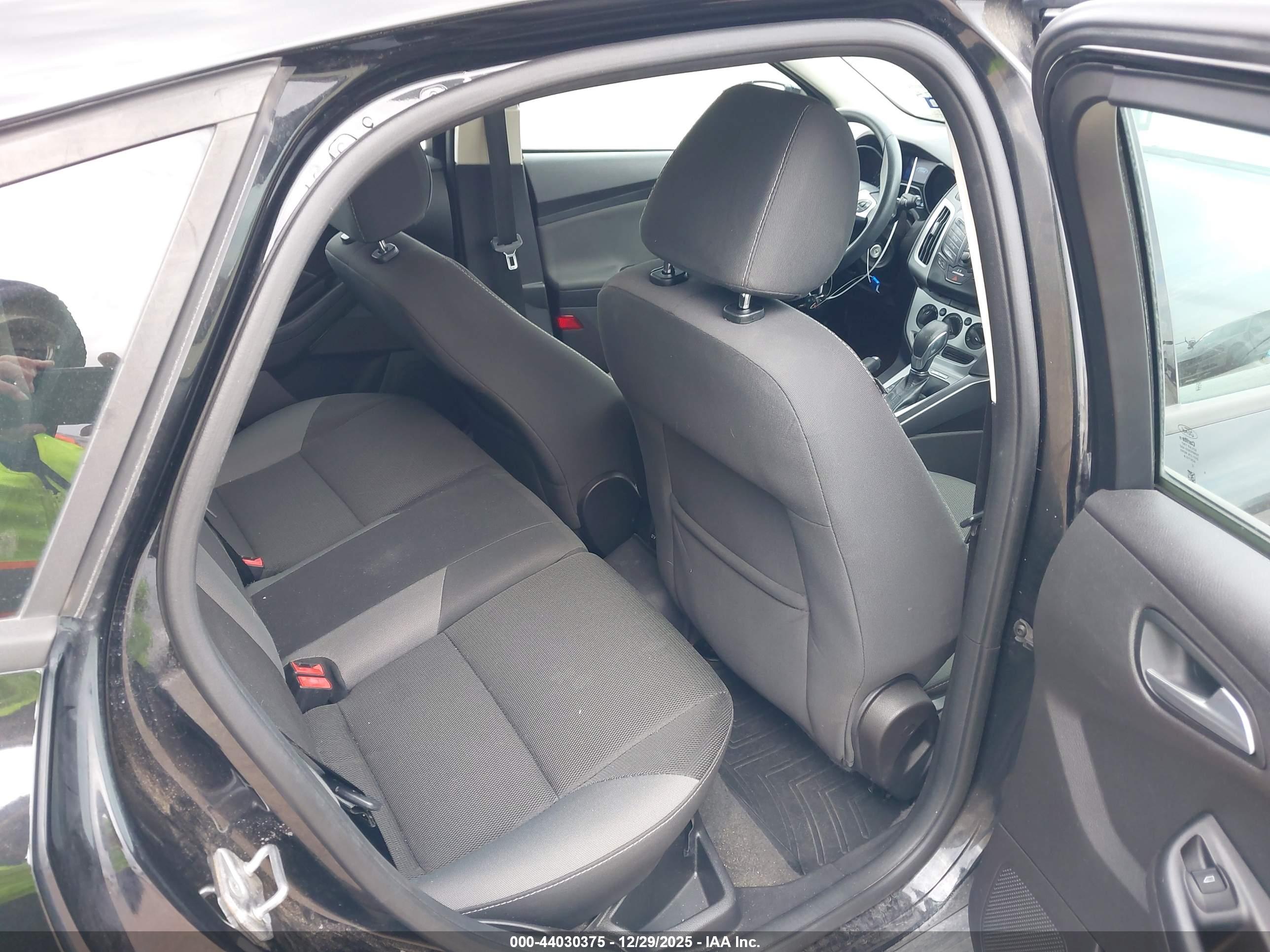 FORD FOCUS image 8
