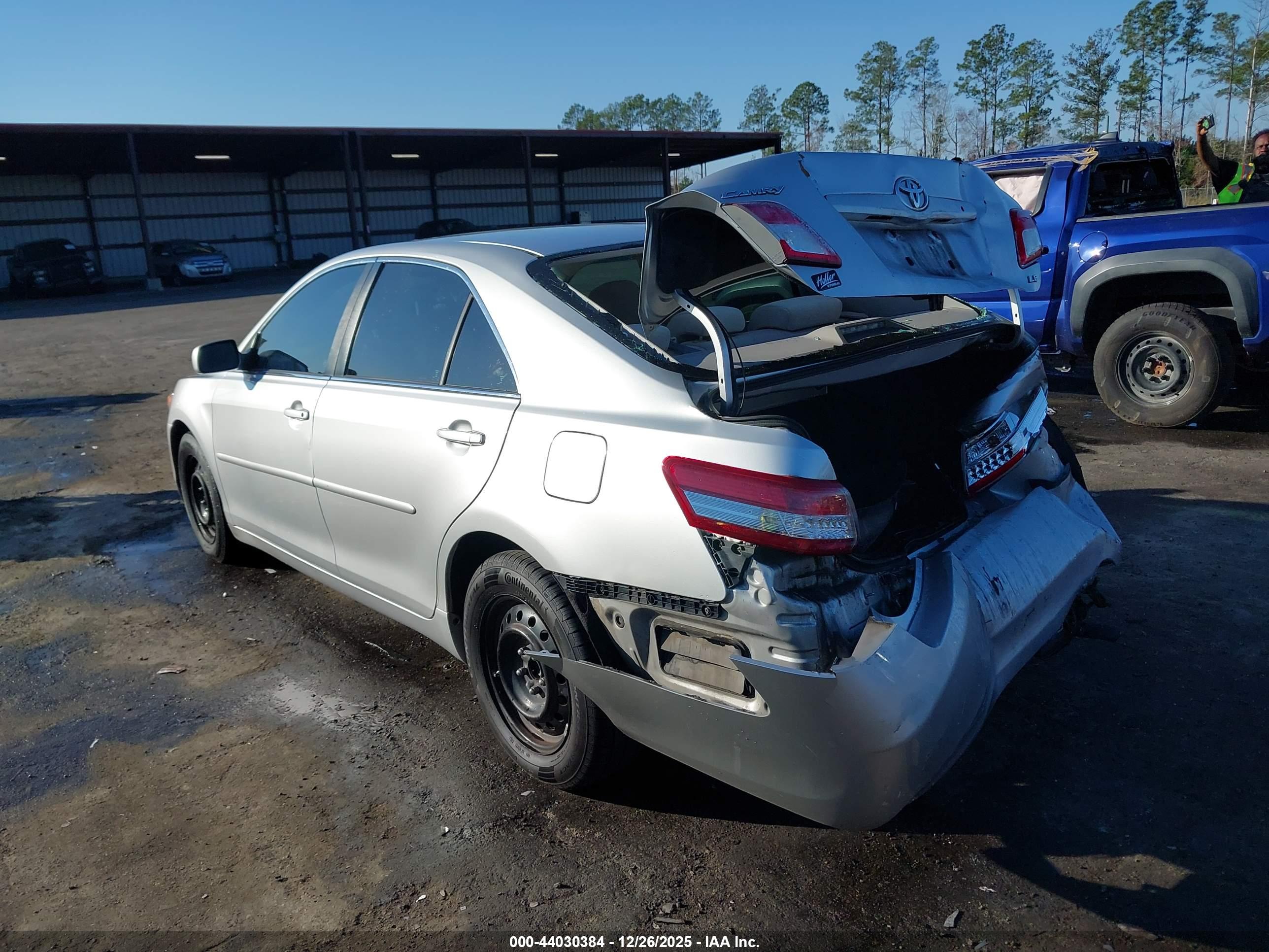 TOYOTA CAMRY image 3