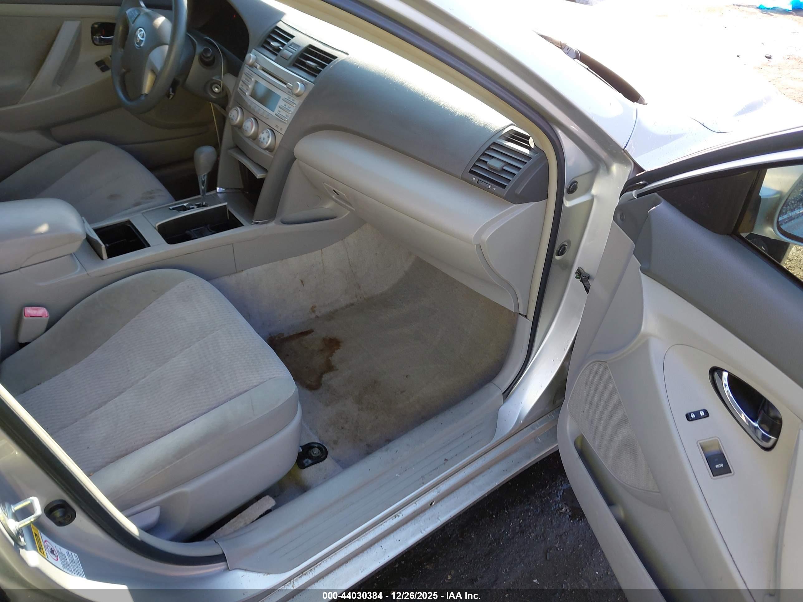 TOYOTA CAMRY image 5