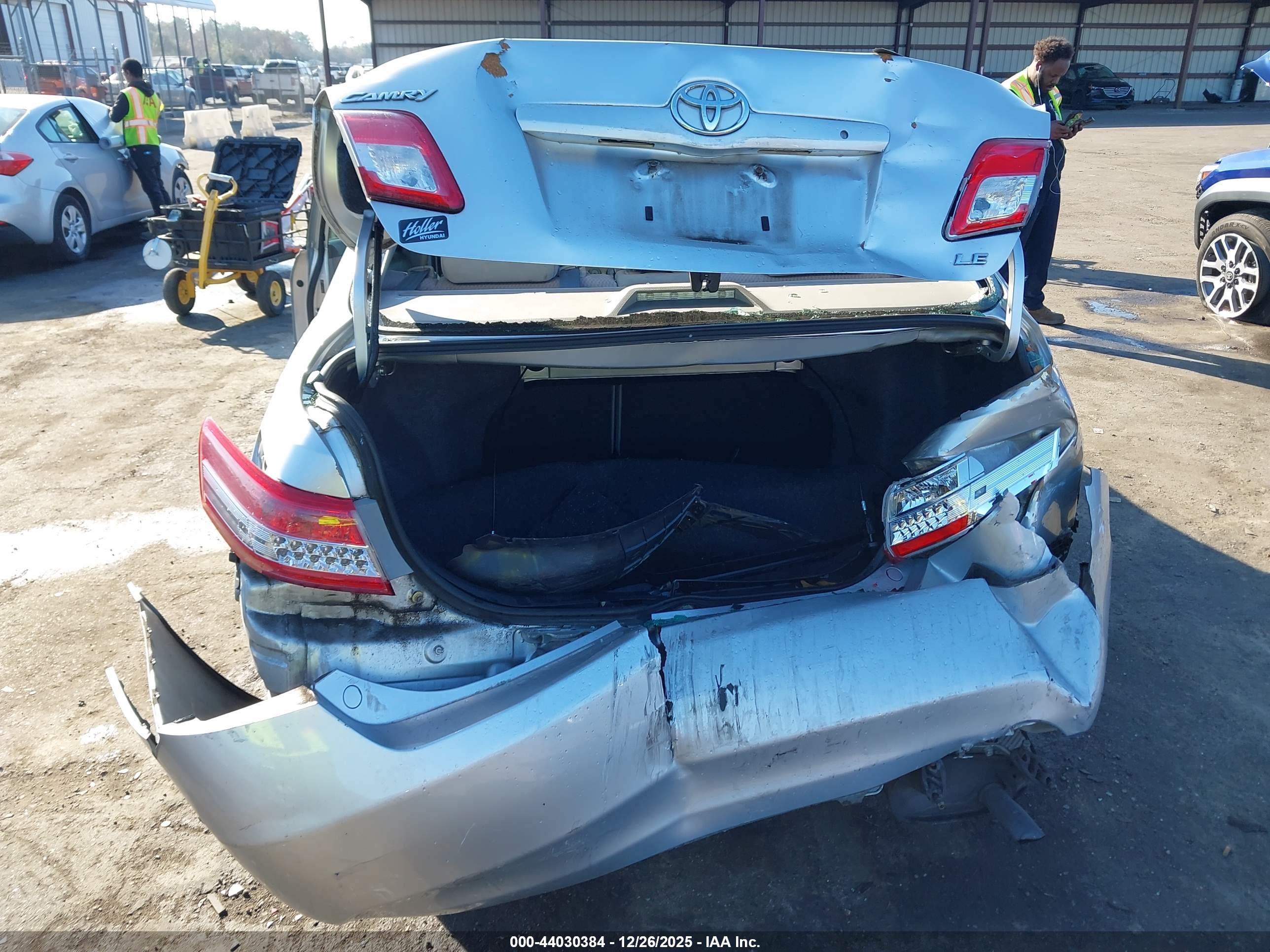 TOYOTA CAMRY image 6