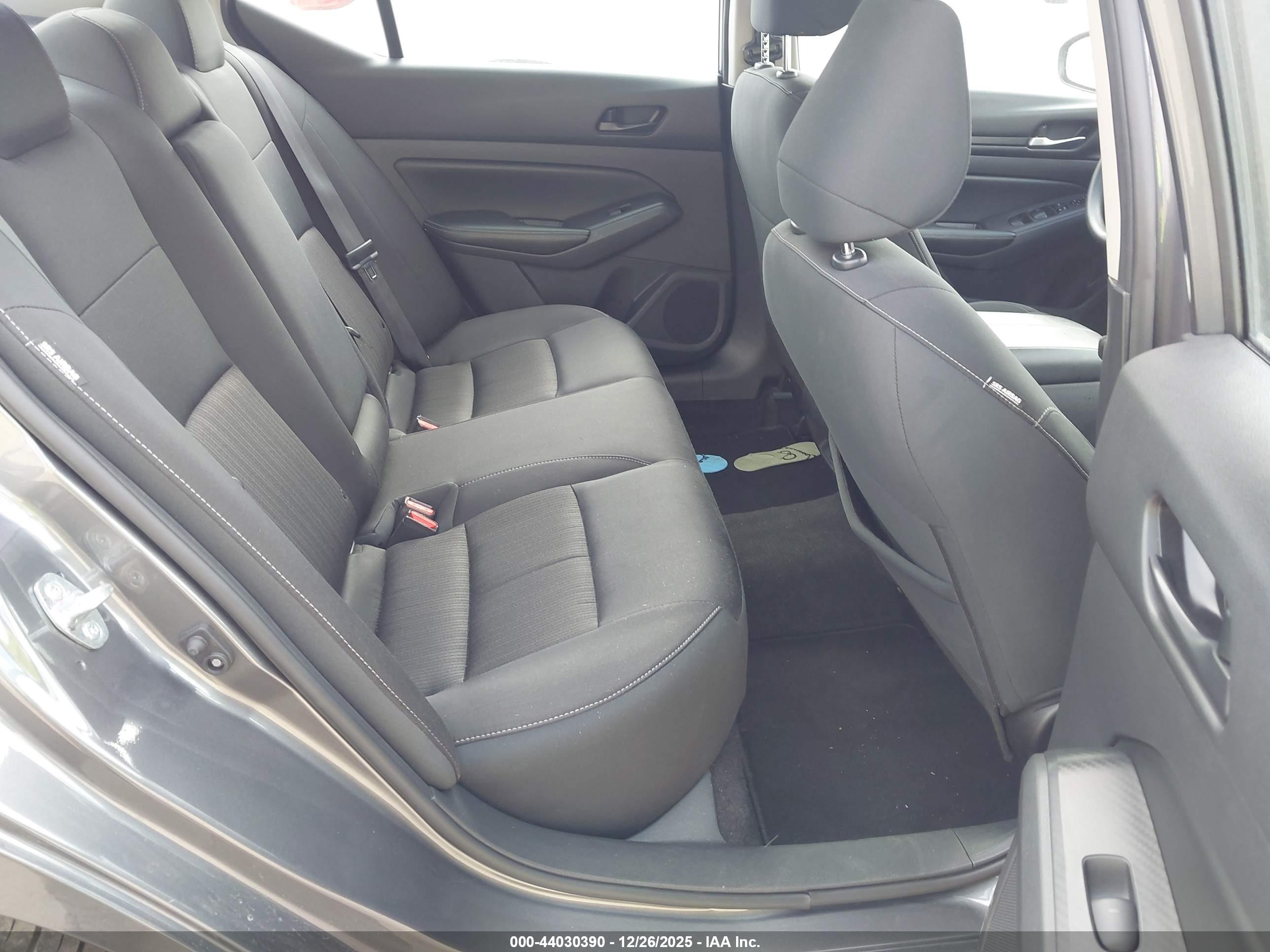 NISSAN ALTIMA image 8
