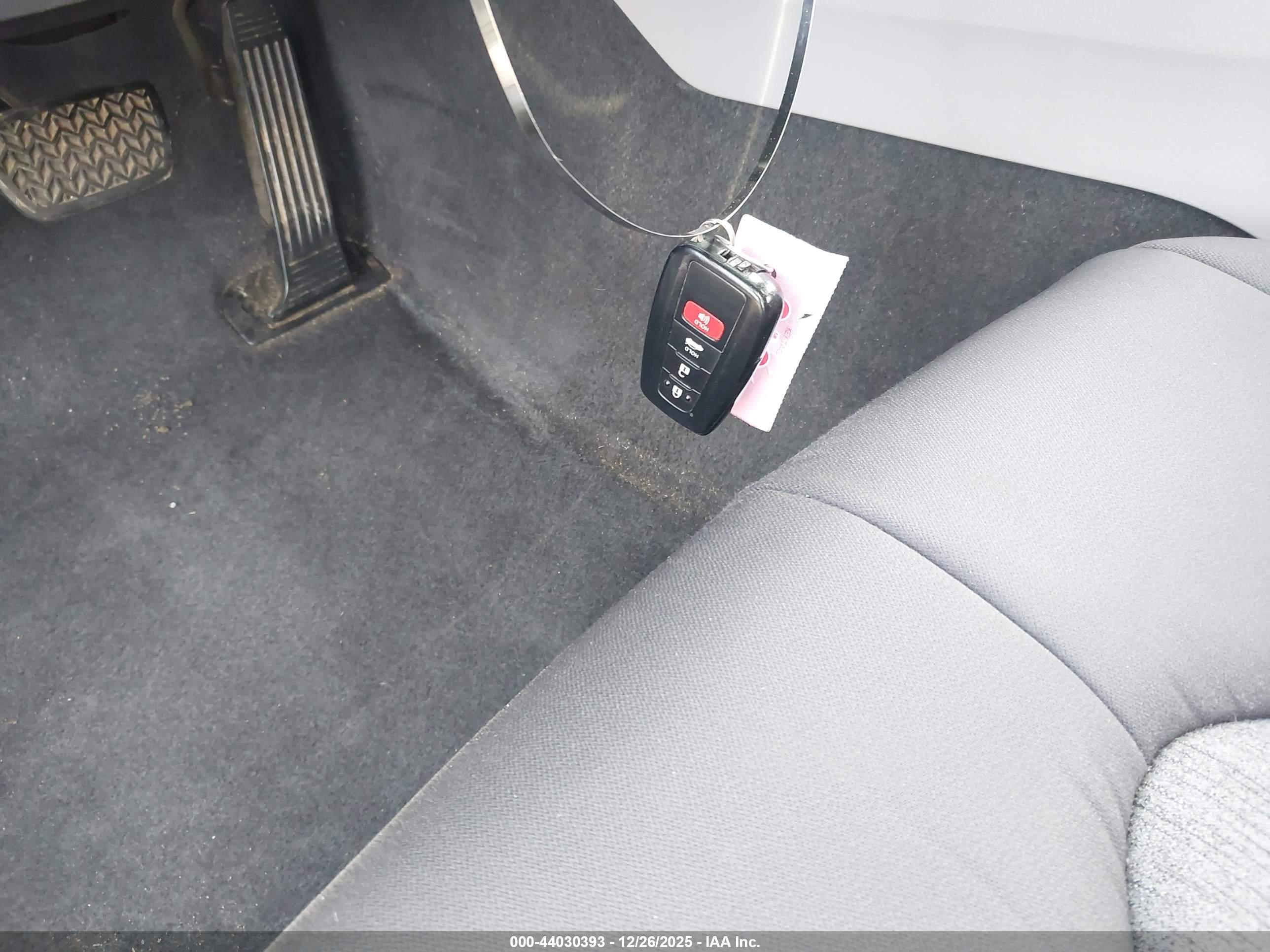 TOYOTA CAMRY image 11