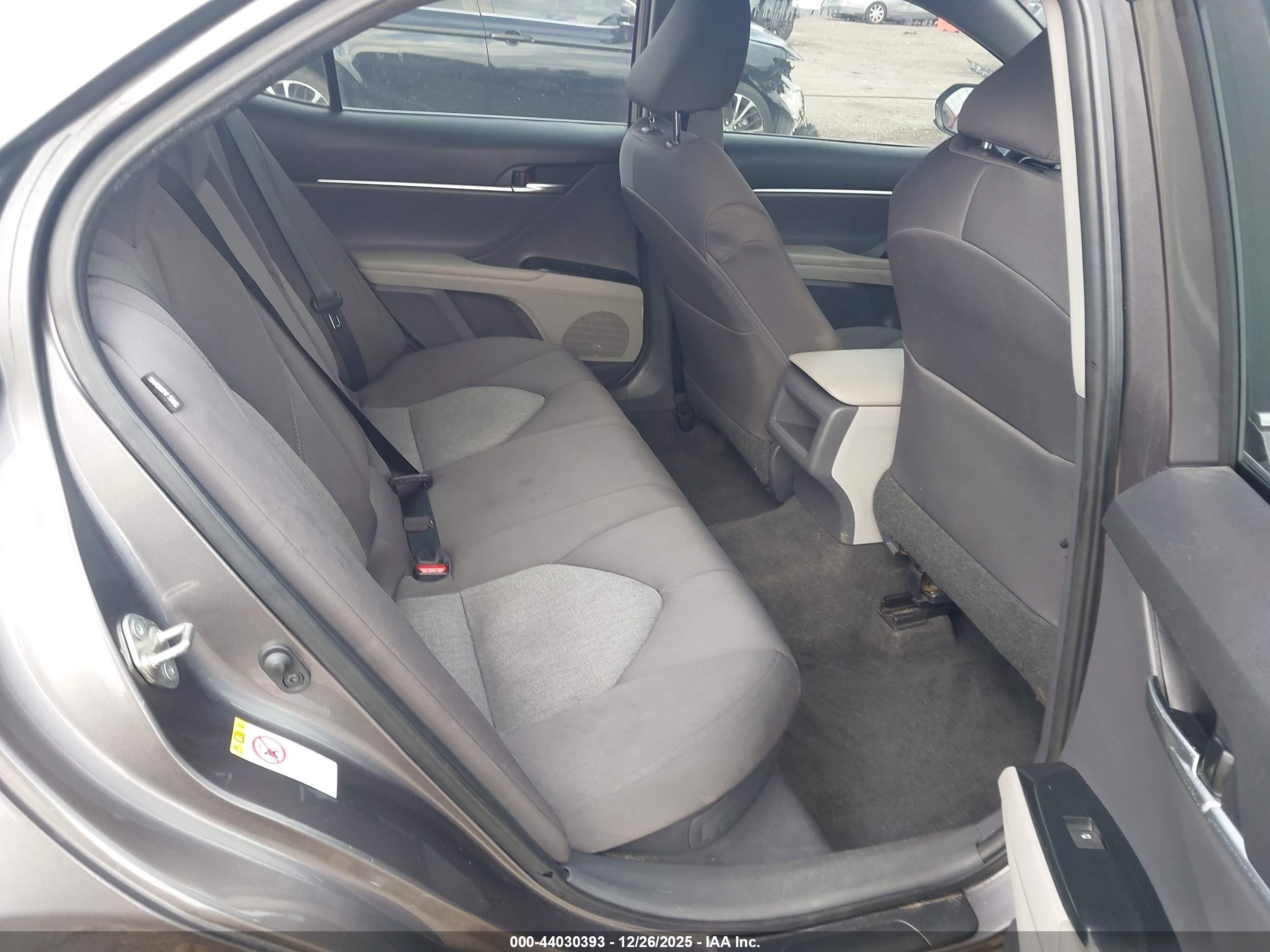 TOYOTA CAMRY image 8