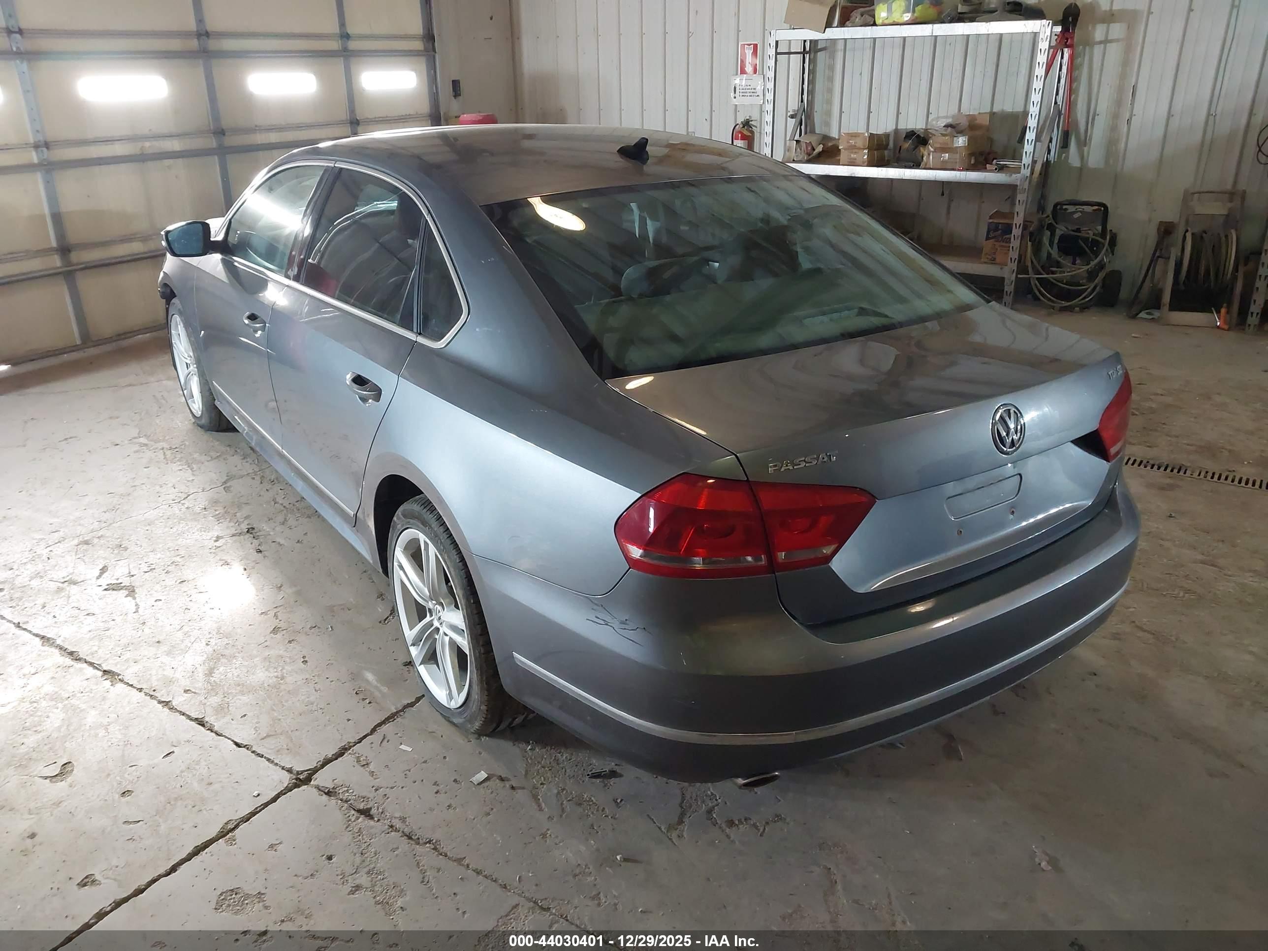 VOLKSWAGEN PASSAT image 3