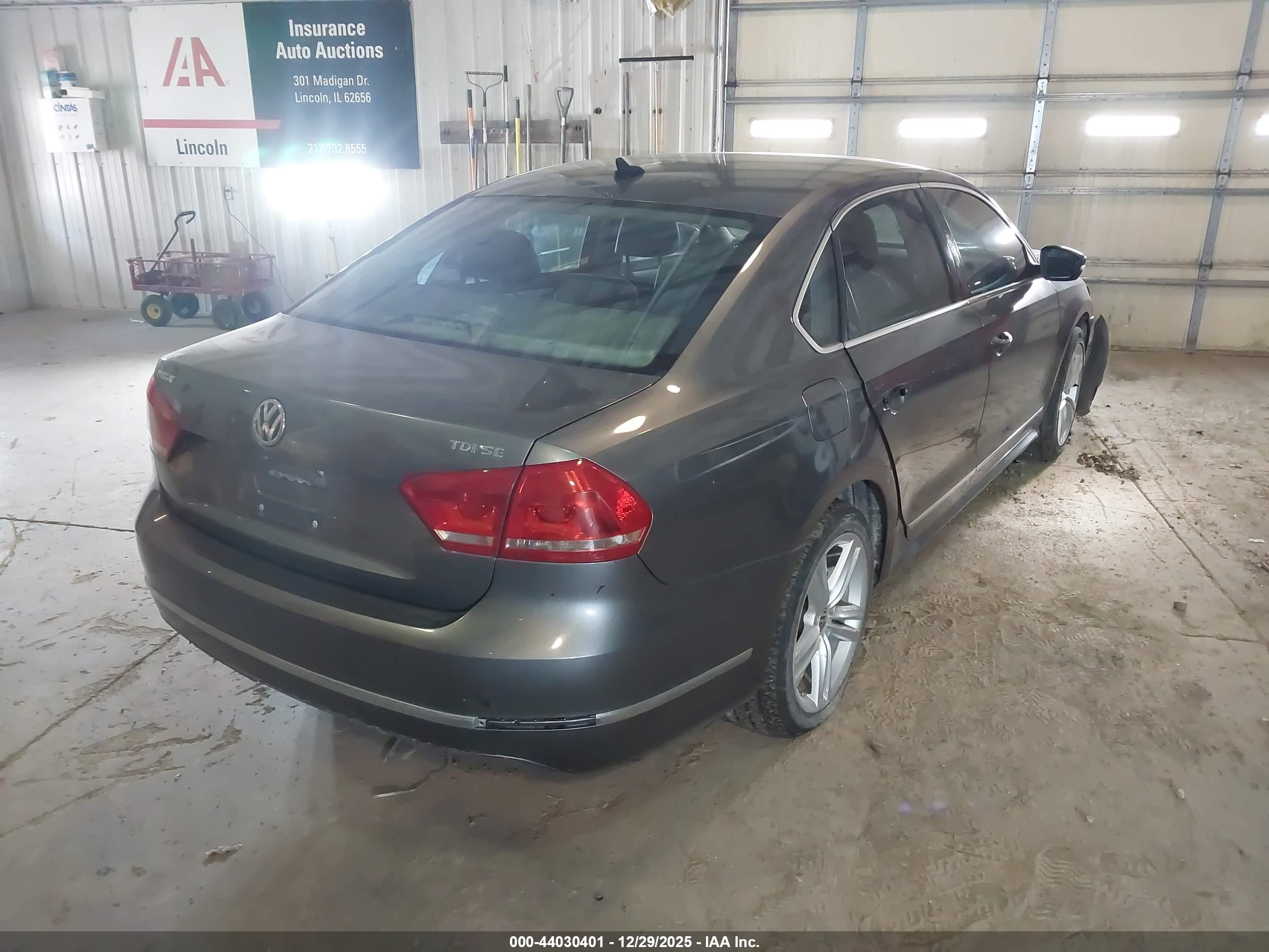 VOLKSWAGEN PASSAT image 4