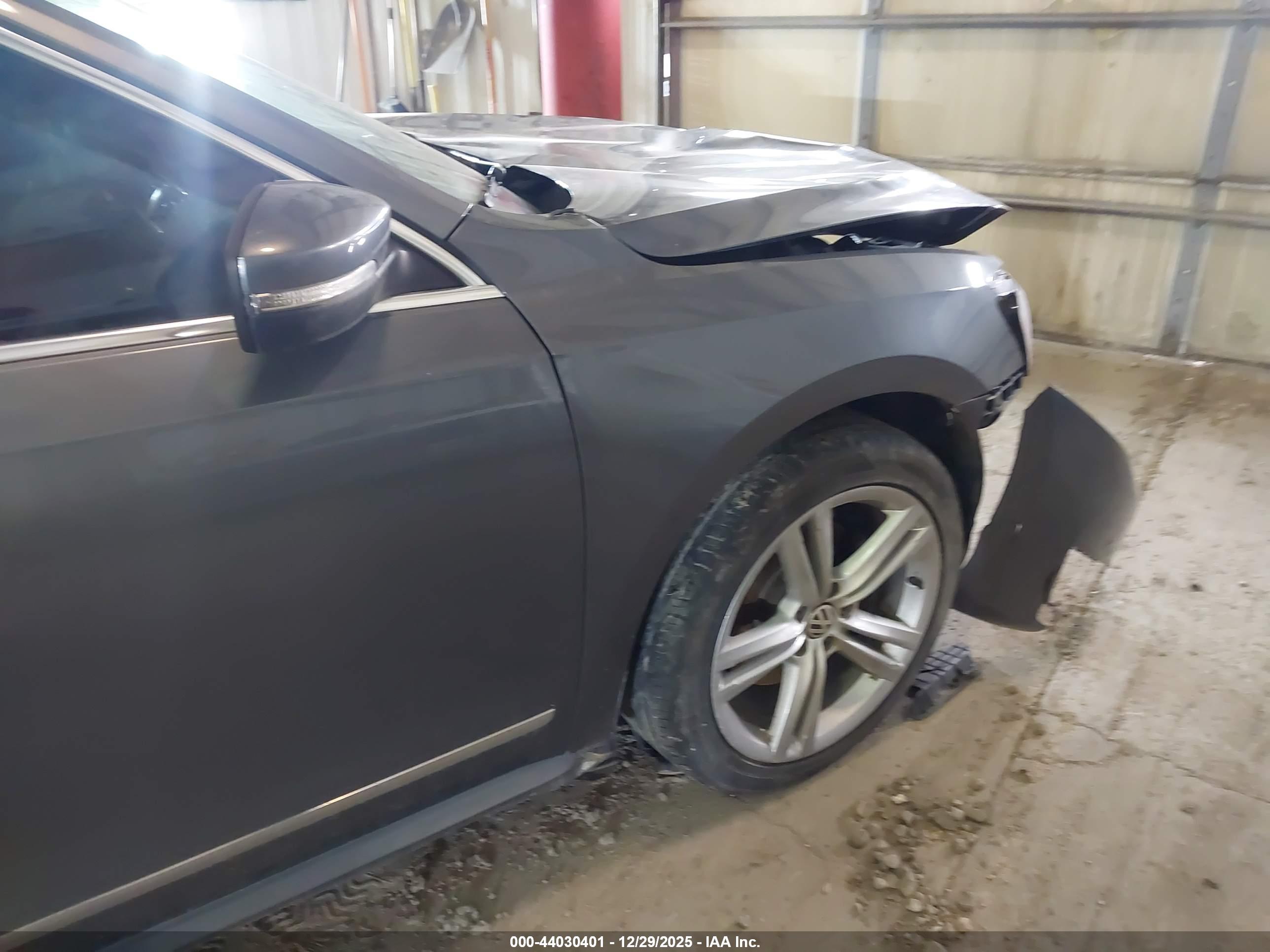 VOLKSWAGEN PASSAT image 6