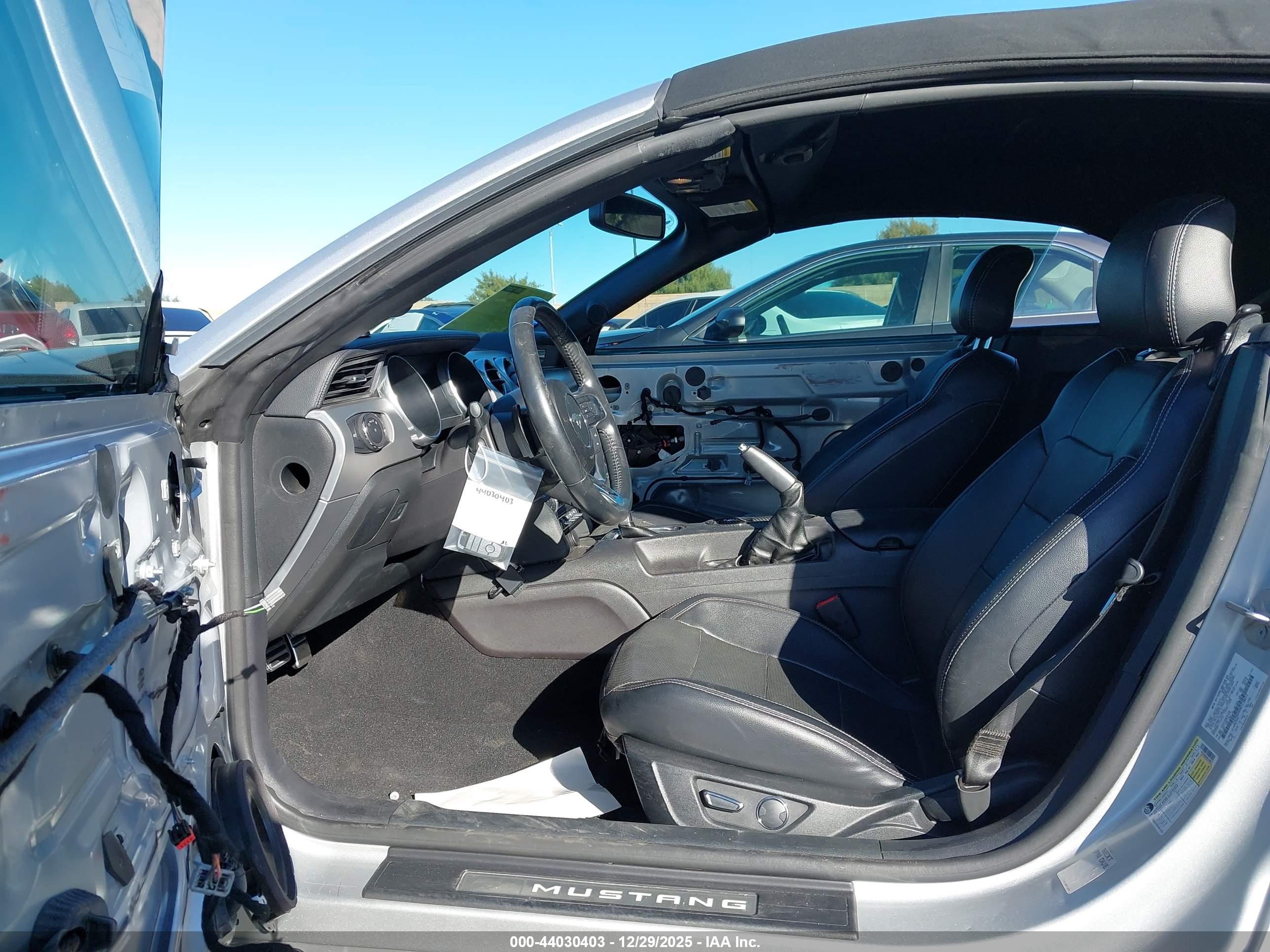 FORD MUSTANG image 5