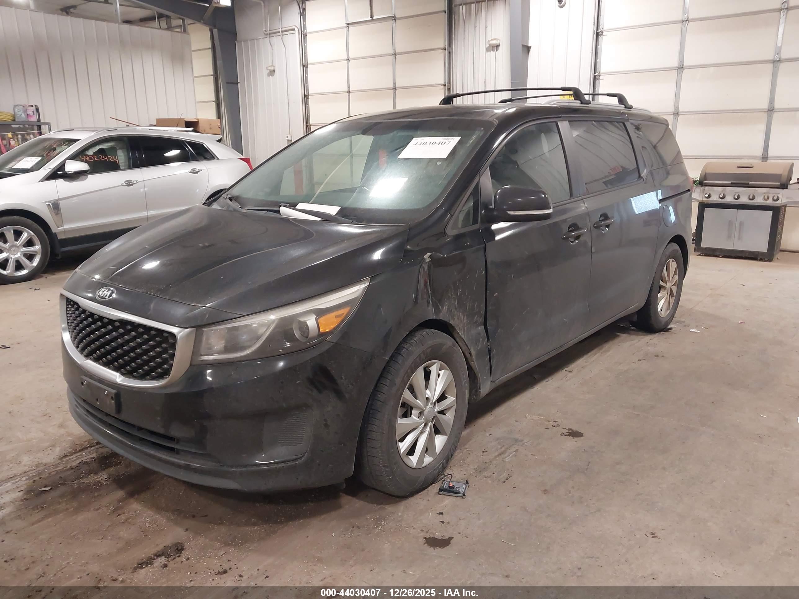 KIA SEDONA image 2